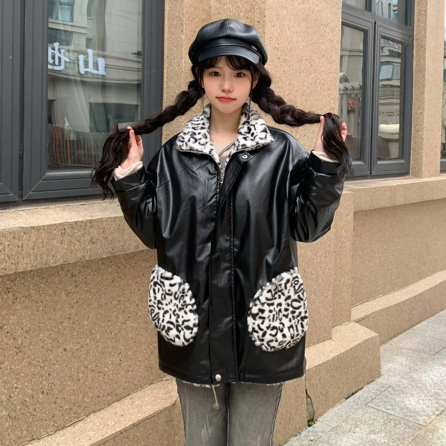 Leopard Print Leather Jacket Both Sides Women Autumn Winter New Niche Design Loose Slim Casual Versatile Long-Sleeved Top
Leopard Print Leather Jacket Both Sides Women Autumn Winter New Niche Design Loose Slim Casual Versatile Long-Sleeved Top