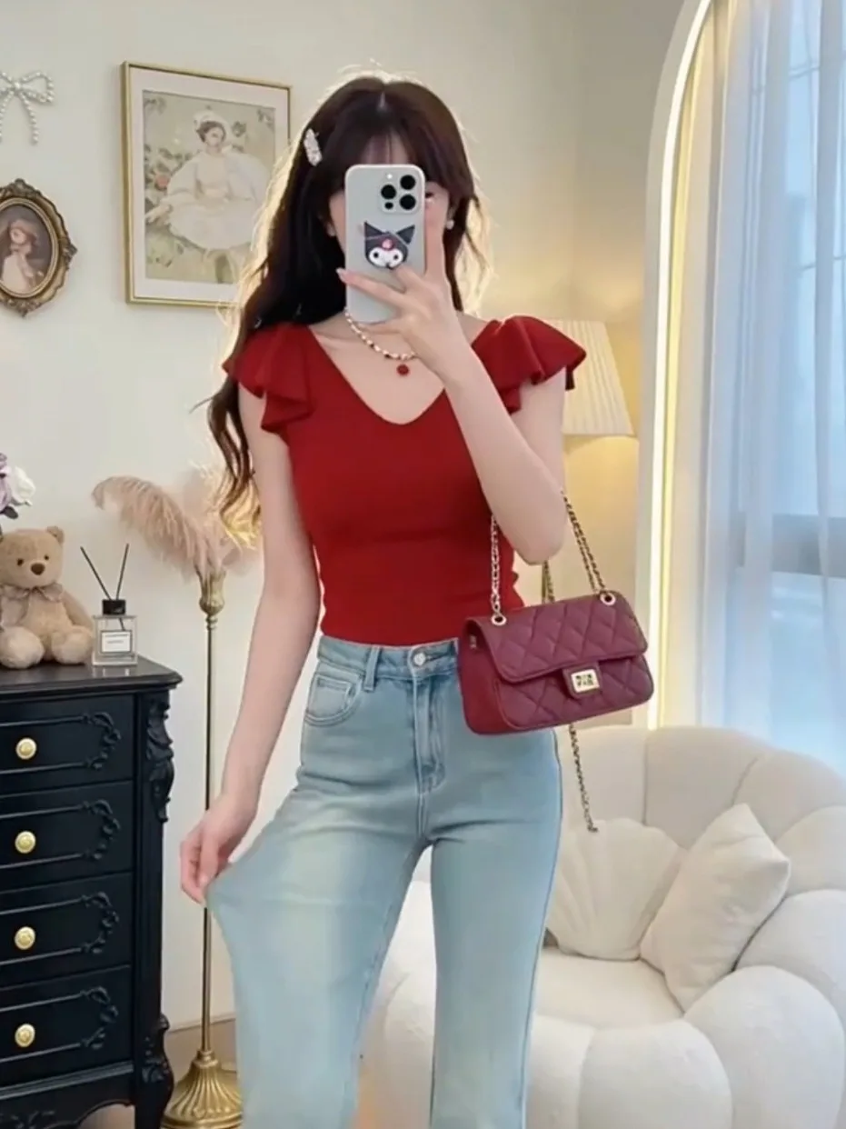 Red Slim Fit Knitted Top Women's Summer New Style Floral Short Shirt V Neck Breathable Comfortable French Style Polyeste...
Red Slim Fit Knitted Top Women's Summer New Style Floral Short Shirt V Neck Breathable Comfortable French Style Polyeste...