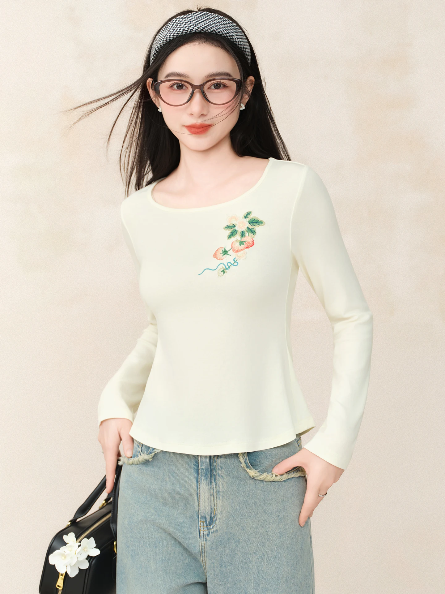Original Summer New Style Women's Slim Fit Knitted Long Sleeve T-shirt Pure Color Embroidery Casual Fashion Spring Collection
Original Summer New Style Women's Slim Fit Knitted Long Sleeve T-shirt Pure Color Embroidery Casual Fashion Spring Collection