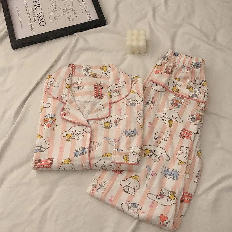 Пижама Sanrio женская с изображением собаки из нефрита/корицы, милая Осенняя кардиган с длинными рукавами для девушек с большими ушами, одежда для отдыха
Пижама Sanrio женская с изображением собаки из нефрита/корицы, милая Осенняя кардиган с длинными рукавами для девушек с большими ушами, одежда для отдыха