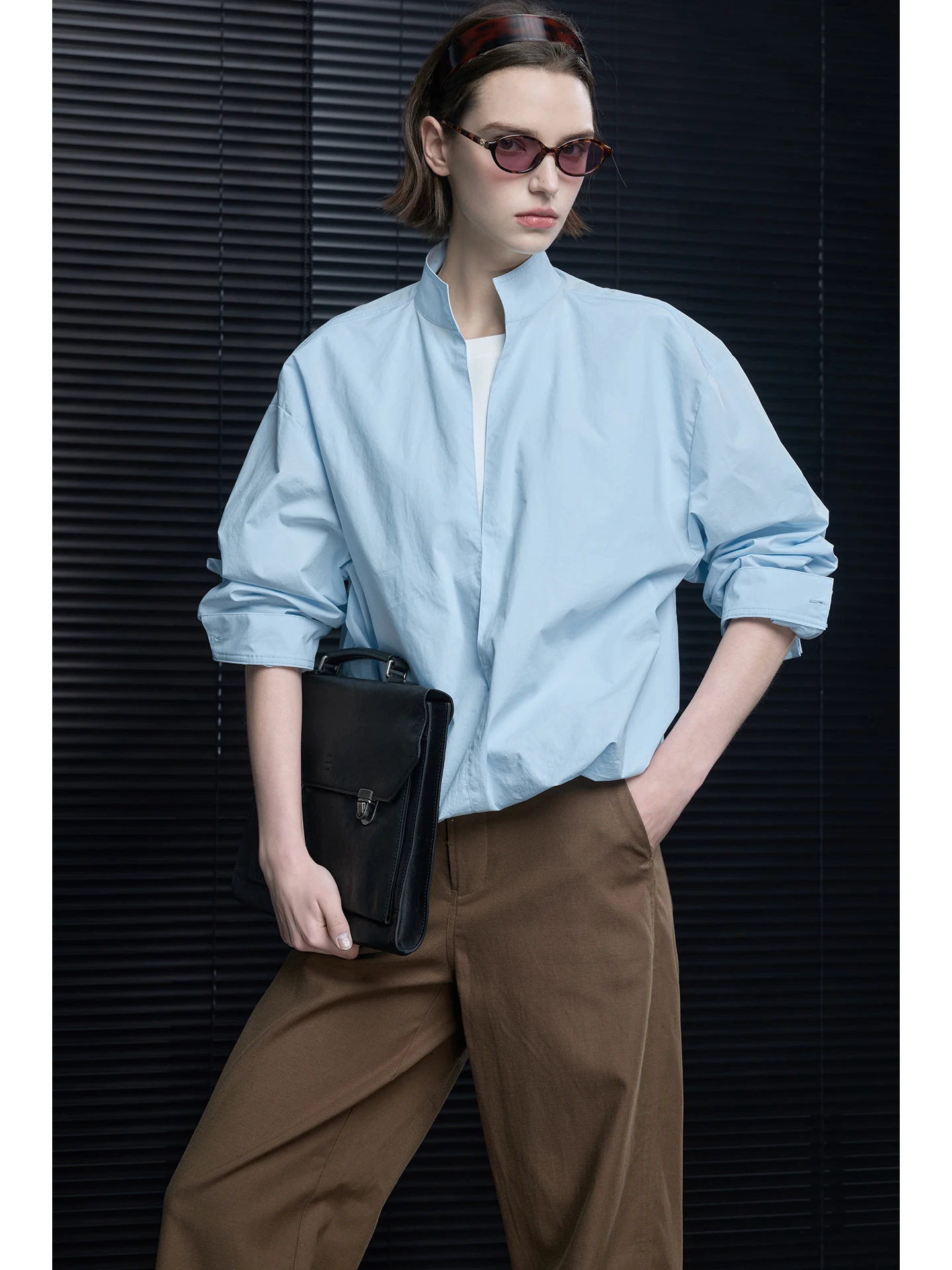 Синяя женская рубашка с длинным рукавом, весна 2026, новая модель, с уникальным цветовым блоком, омолаживающий эффект, модный хлопковый дизайн, уличный стиль
Синяя женская рубашка с длинным рукавом, весна 2026, новая модель, с уникальным цветовым блоком, омолаживающий эффект, модный хлопковый дизайн, уличный стиль