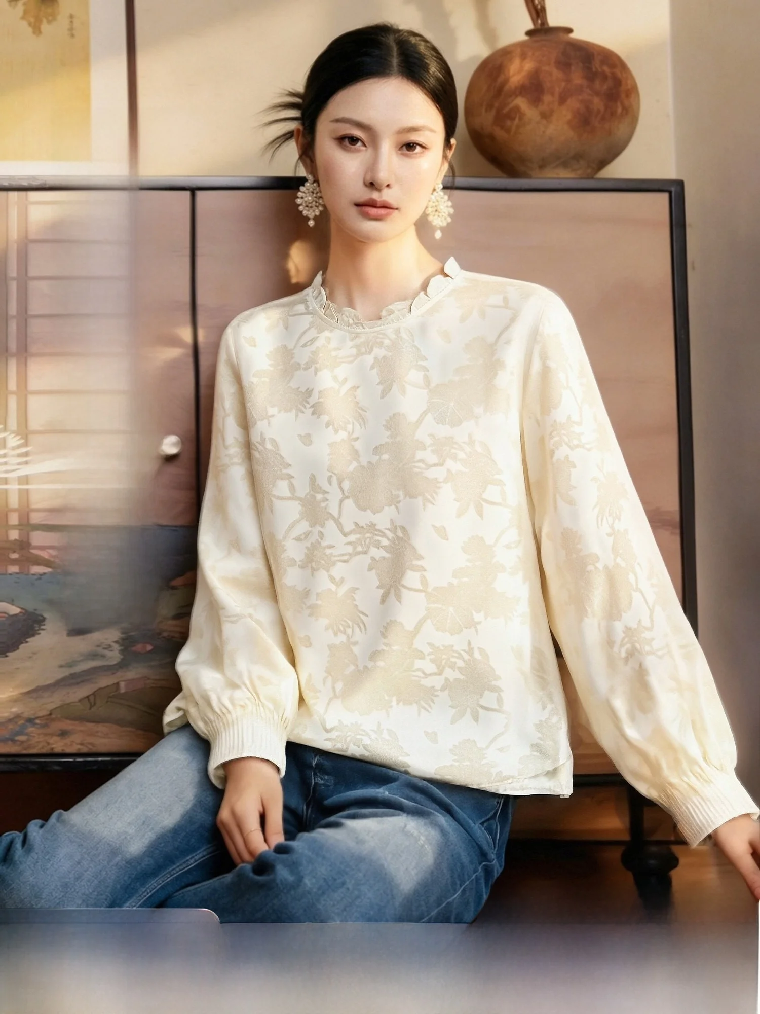 Eastern White Peony Learsel Silk Shirt Women's Loose Fit Long Sleeve Floral Embroidery Wooden Collar Breathable Comfortable
Eastern White Peony Learsel Silk Shirt Women's Loose Fit Long Sleeve Floral Embroidery Wooden Collar Breathable Comfortable