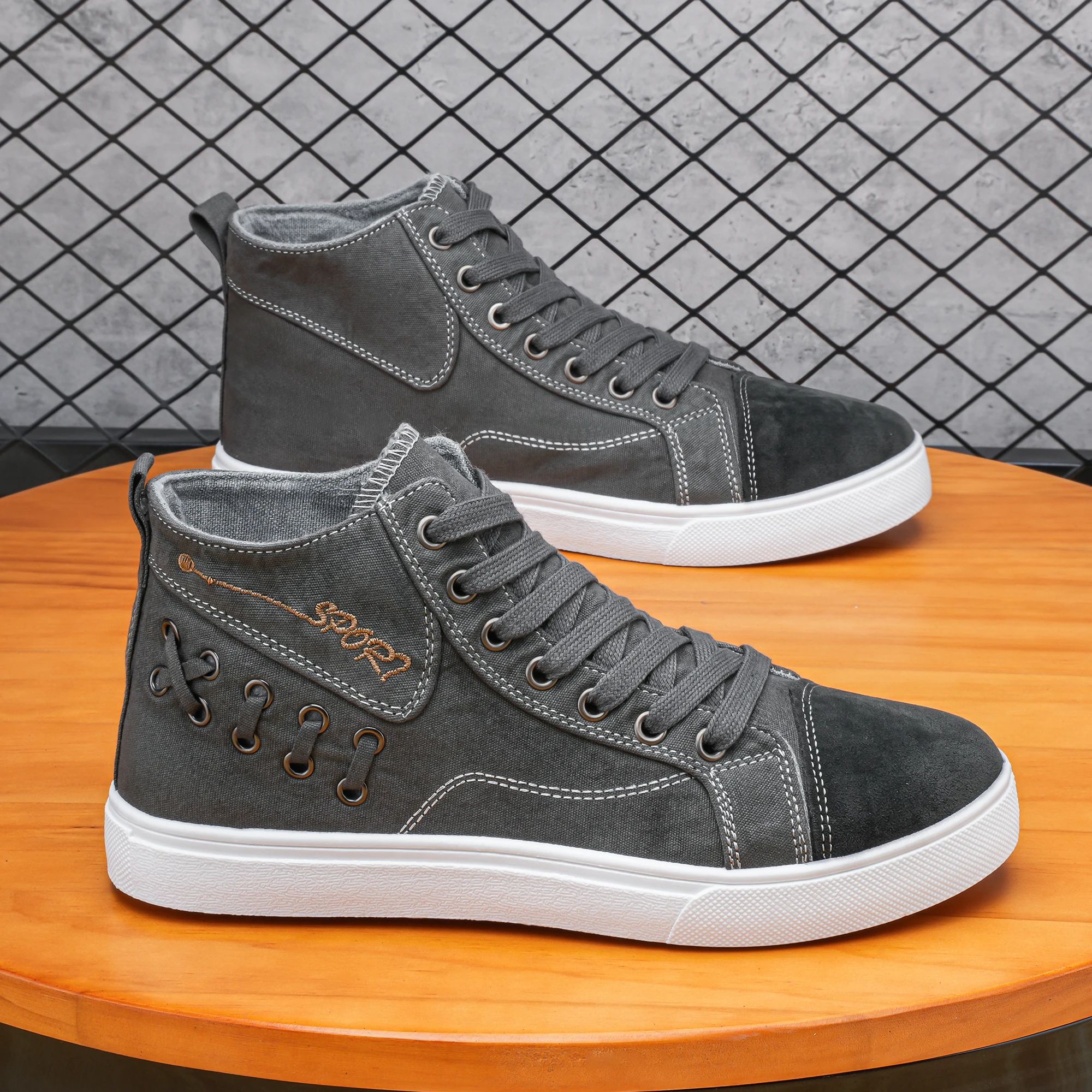 Men's high top lace up canvas shoes, breathable and soft soled, comfortable running shoes, outdoor sports shoes
Men's high top lace up canvas shoes, breathable and soft soled, comfortable running shoes, outdoor sports shoes