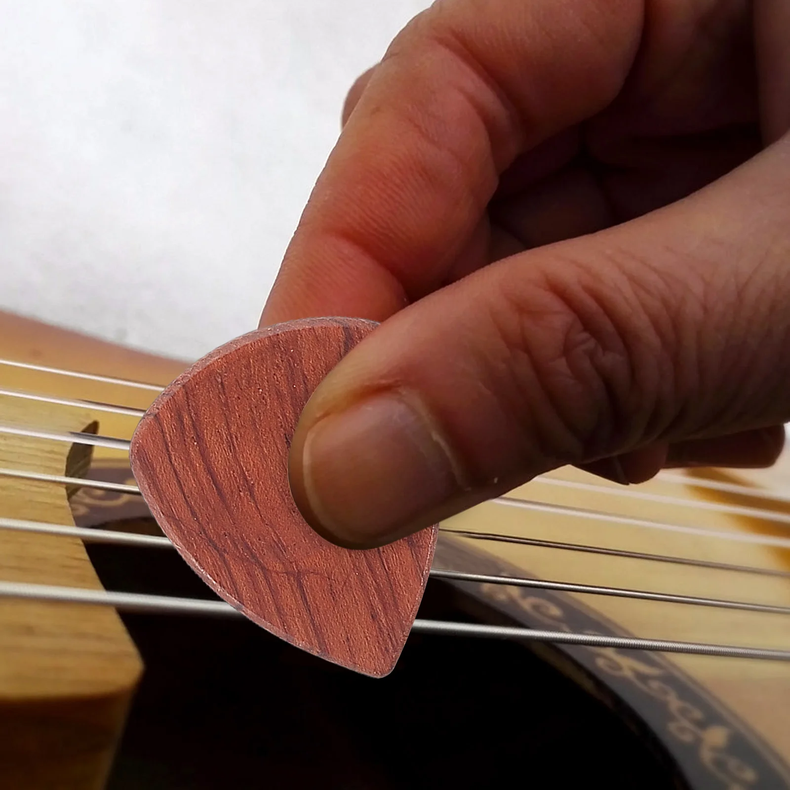 5Pcs Wooden Guitar Picks Solid Wood Thumb Groove Design for Electric Acoustic Bass Ukulele Reliable Sturdy Professional Thin
5Pcs Wooden Guitar Picks Solid Wood Thumb Groove Design for Electric Acoustic Bass Ukulele Reliable Sturdy Professional Thin