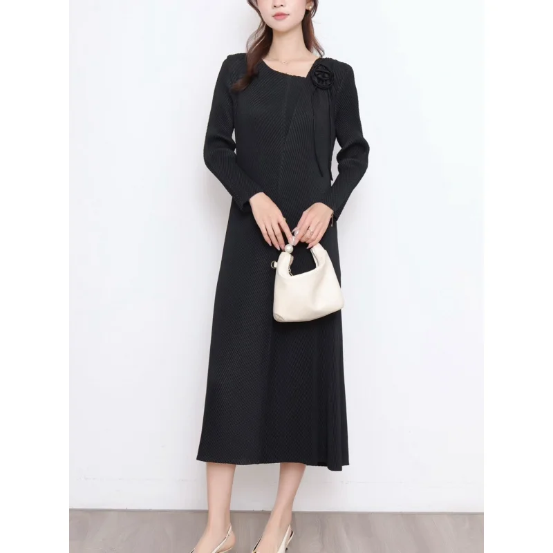 French-Style Pleated Long-Sleeve Dress With An Asymmetrical Neckline And Three-Dimensional Floral Decoration, Elegant Classy Mid
French-Style Pleated Long-Sleeve Dress With An Asymmetrical Neckline And Three-Dimensional Floral Decoration, Elegant Classy Mid