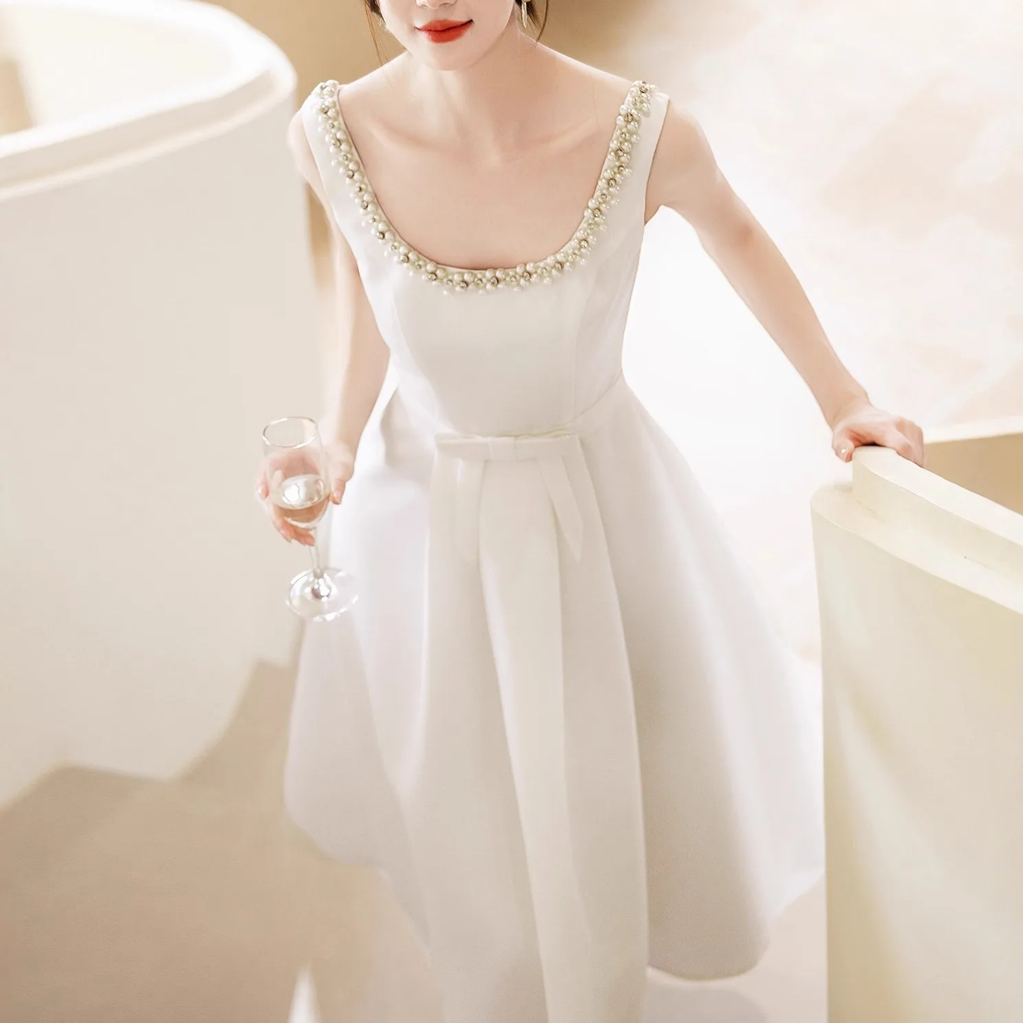 Elegant White Short Prom Birthday Dresses 2026 Straps Scoop Beads Pearls Satin Tea Length Formal Birthday Party Homecoming Dress
Elegant White Short Prom Birthday Dresses 2026 Straps Scoop Beads Pearls Satin Tea Length Formal Birthday Party Homecoming Dress