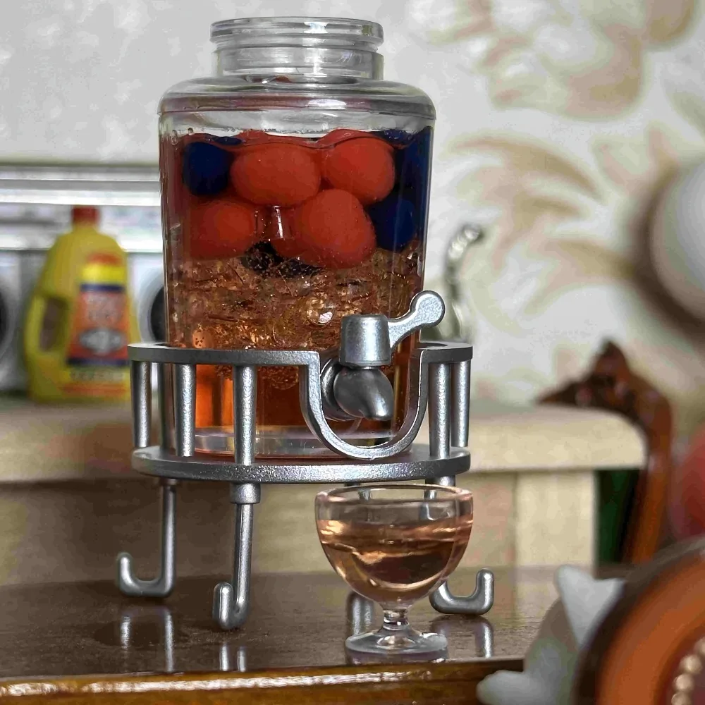1pc Dollhouse Miniature Fruit Punch Bar with Stand Model ABS Material Christmas Limited Edition Red Apple Juice Dispenser Model
1pc Dollhouse Miniature Fruit Punch Bar with Stand Model ABS Material Christmas Limited Edition Red Apple Juice Dispenser Model
