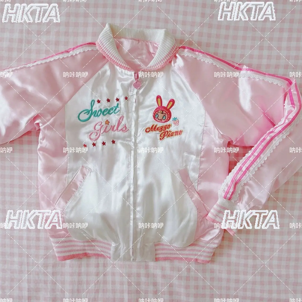 Японские зимние свитшоты-куртки в стиле лолита, милые, в стиле кавайи, с мультяшными вышивками и кружевом, свободные короткие пальто для женщин
Японские зимние свитшоты-куртки в стиле лолита, милые, в стиле кавайи, с мультяшными вышивками и кружевом, свободные короткие пальто для женщин