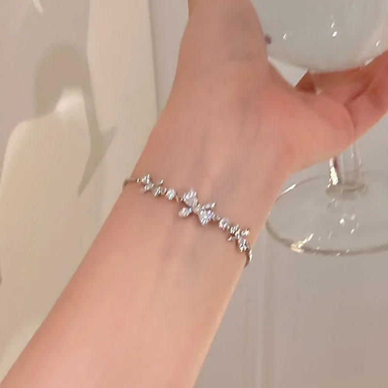 Bow Pull Bracelet Women's Creative Minimalist Niche Design Sense Super Flash Pull Bracelet
Bow Pull Bracelet Women's Creative Minimalist Niche Design Sense Super Flash Pull Bracelet