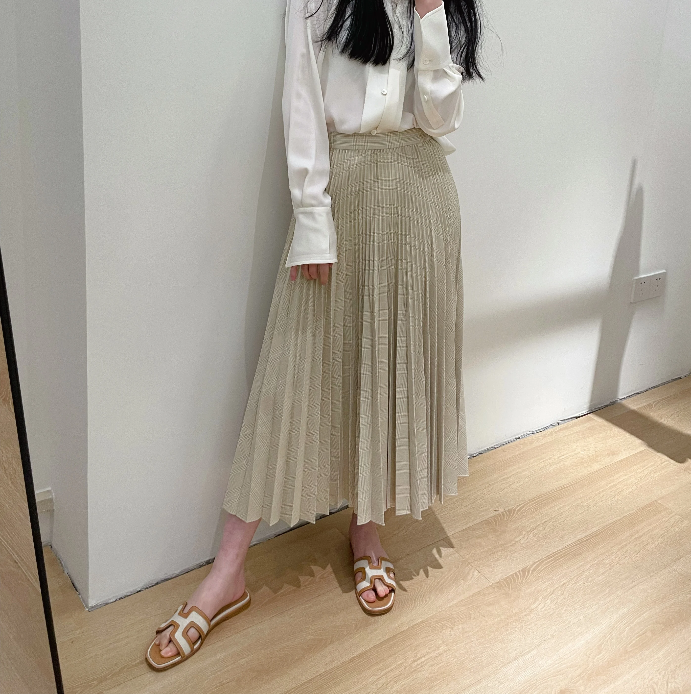 Юбка Lesionchan в клетку с блестками, бежевая, для женщин, летний сезон, из ПВХ, с принтом в горошек, яркие детали с эффектом блика
Юбка Lesionchan в клетку с блестками, бежевая, для женщин, летний сезон, из ПВХ, с принтом в горошек, яркие детали с эффектом блика