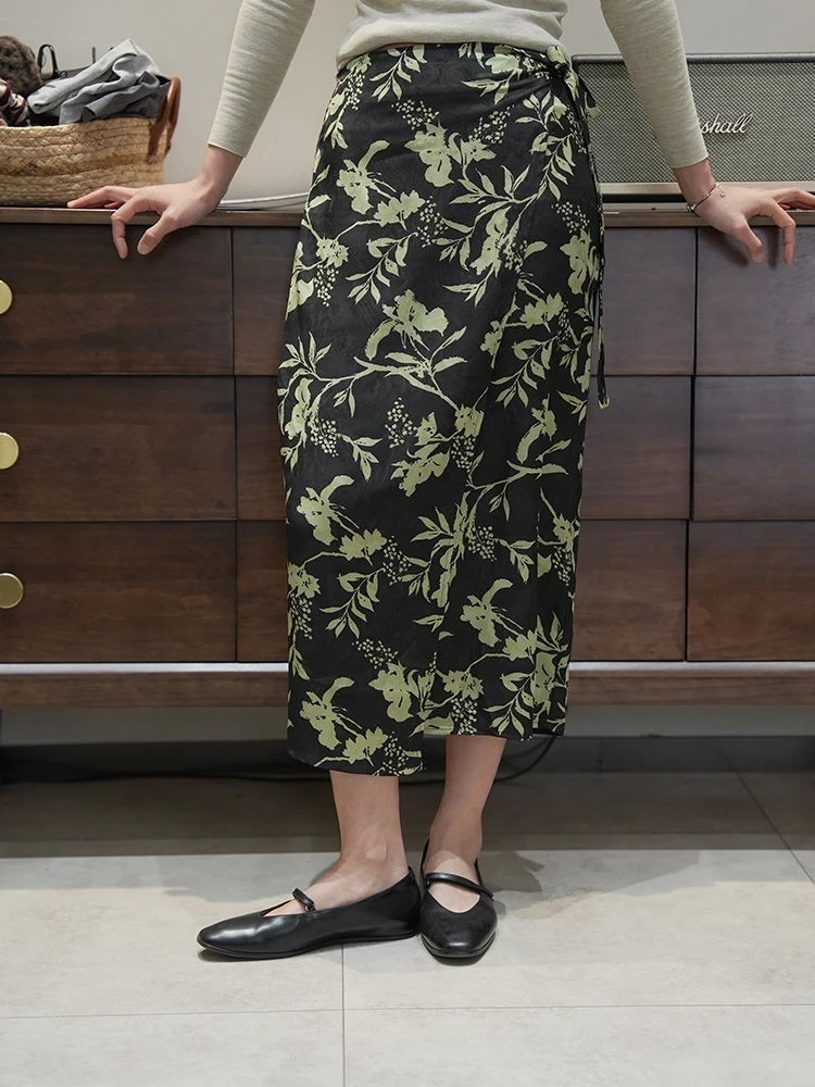 Женская юбка миди с цветочным принтом и асимметричным подолом, прямого кроя, из полиэстера, со средней талией, для повседневной носки, летняя новинка
Женская юбка миди с цветочным принтом и асимметричным подолом, прямого кроя, из полиэстера, со средней талией, для повседневной носки, летняя новинка