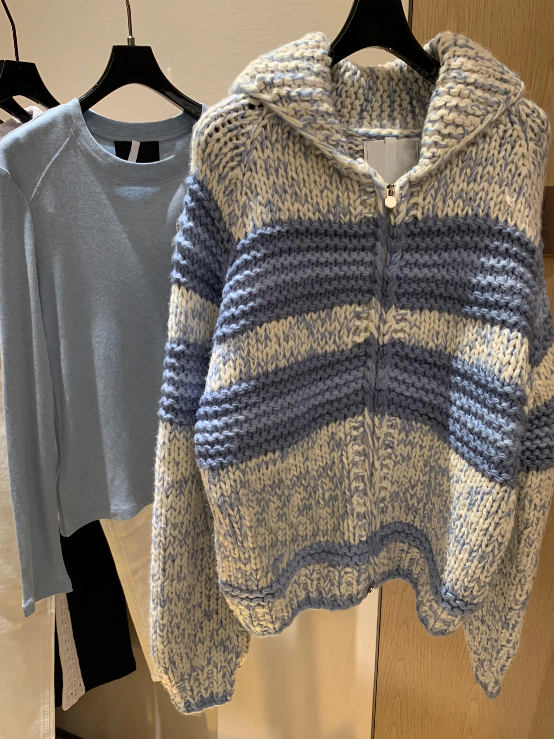 Вязаный свитер в полоску в стиле ретро, женский свободный топ Lazy Sle, высококачественный открытый кардиган Sensation Small Fraance Sle
Вязаный свитер в полоску в стиле ретро, женский свободный топ Lazy Sle, высококачественный открытый кардиган Sensation Small Fraance Sle