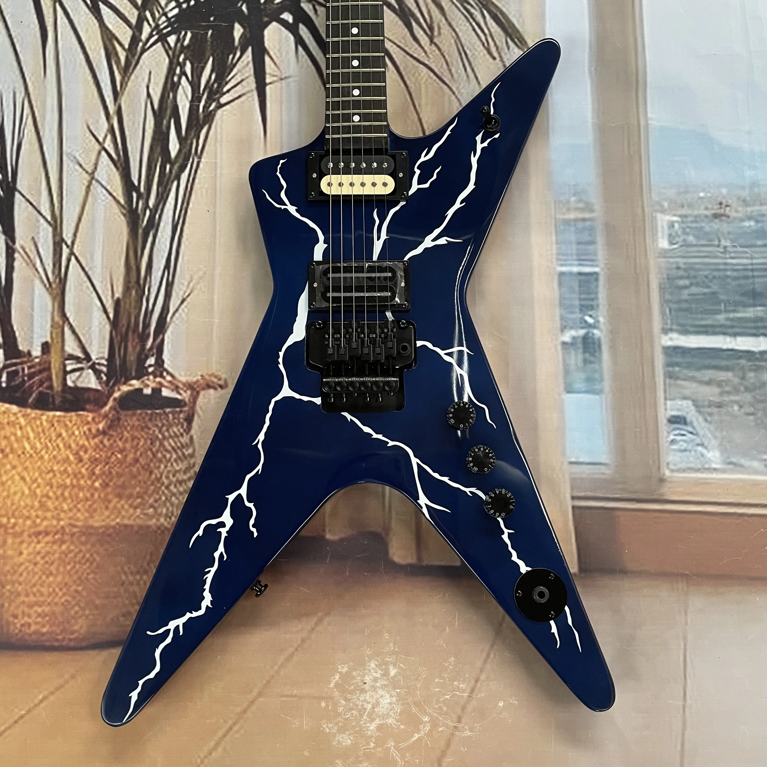 Alien-shaped 6-string blue electricguitar,double-locking tremolo rosewood fingerboard guitars,fast-playing rock electricguitarra
Alien-shaped 6-string blue electricguitar,double-locking tremolo rosewood fingerboard guitars,fast-playing rock electricguitarra
