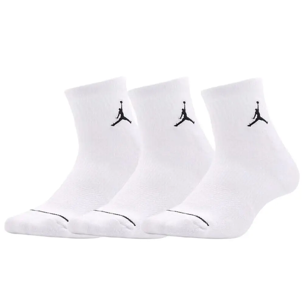 Nike Men's and Women's Socks, 3-Pack: Breathable, Soft Ankle Socks, Ideal for Casual Wear, Running, and Gym Workouts SX5544-100
Nike Men's and Women's Socks, 3-Pack: Breathable, Soft Ankle Socks, Ideal for Casual Wear, Running, and Gym Workouts SX5544-100