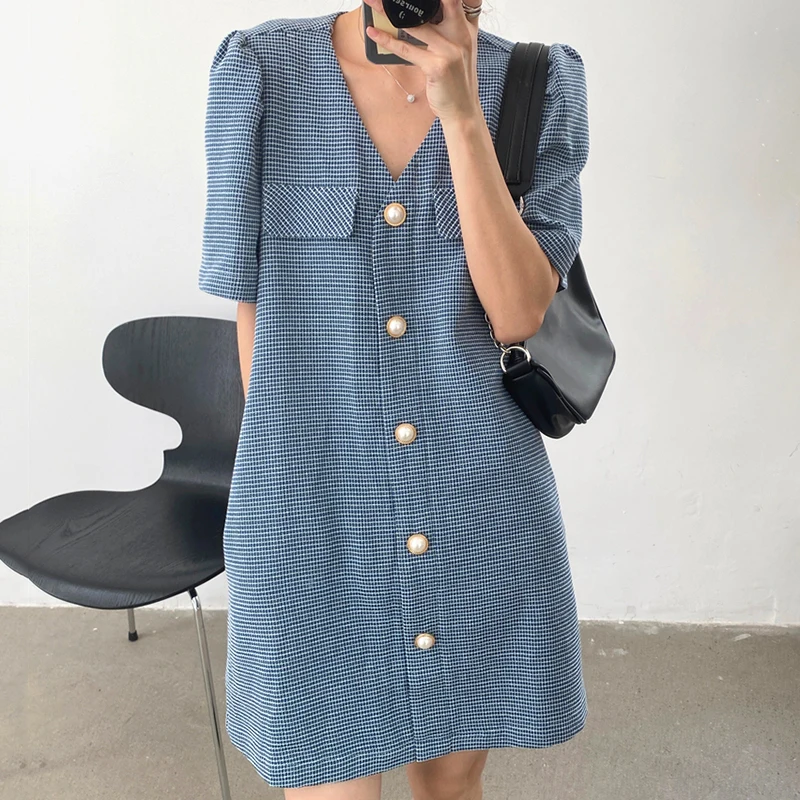 Women's Summer V-Neck Design Unique Pearl Button Loose A-Line Dress Robe Femme Vestidos
Women's Summer V-Neck Design Unique Pearl Button Loose A-Line Dress Robe Femme Vestidos