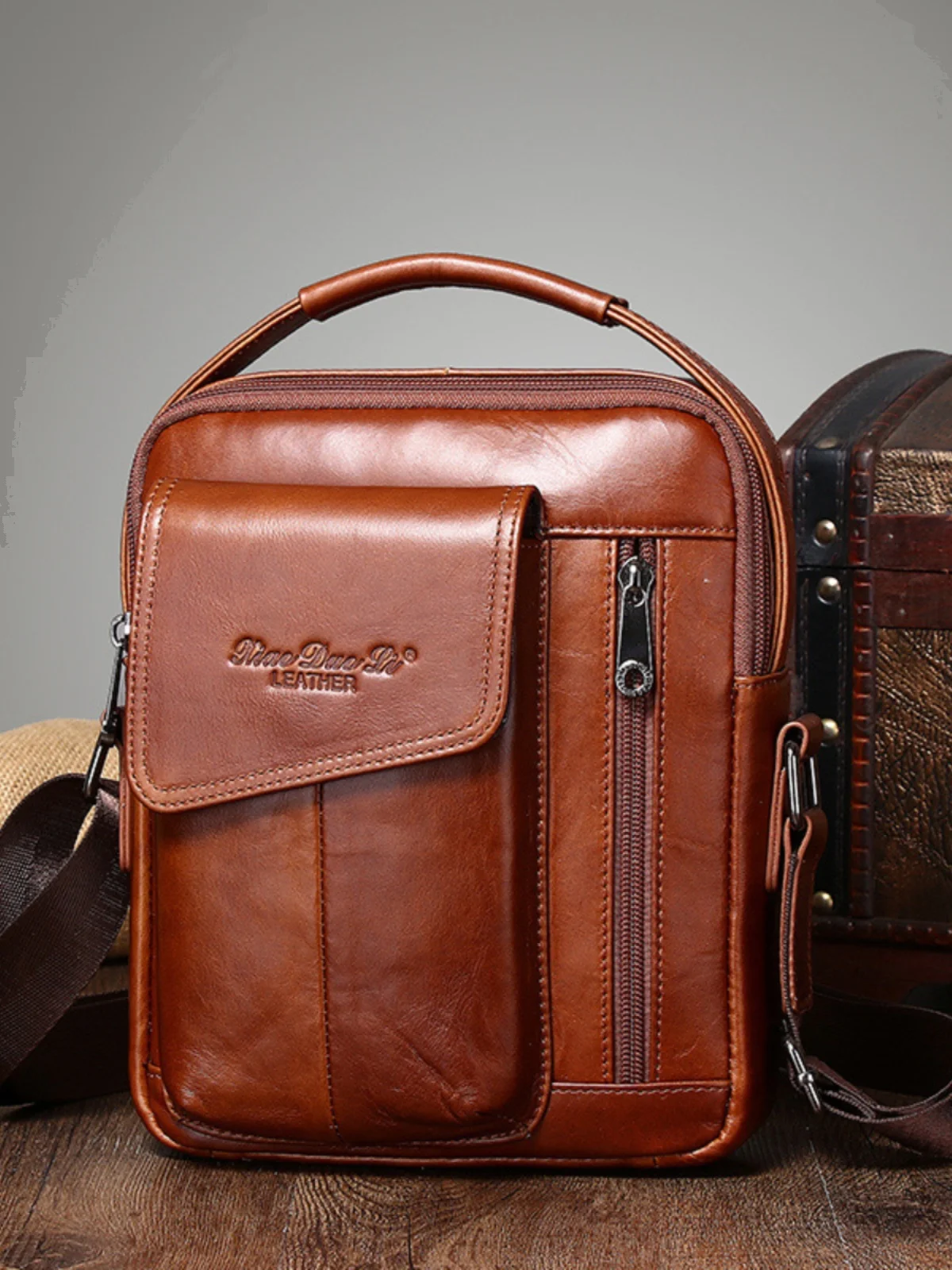 Кожаная мужская повседневная сумка через плечо, многофункциональная маленькая деловая сумка из воловьей кожи на одно плечо для молодых мужчин
Кожаная мужская повседневная сумка через плечо, многофункциональная маленькая деловая сумка из воловьей кожи на одно плечо для молодых мужчин