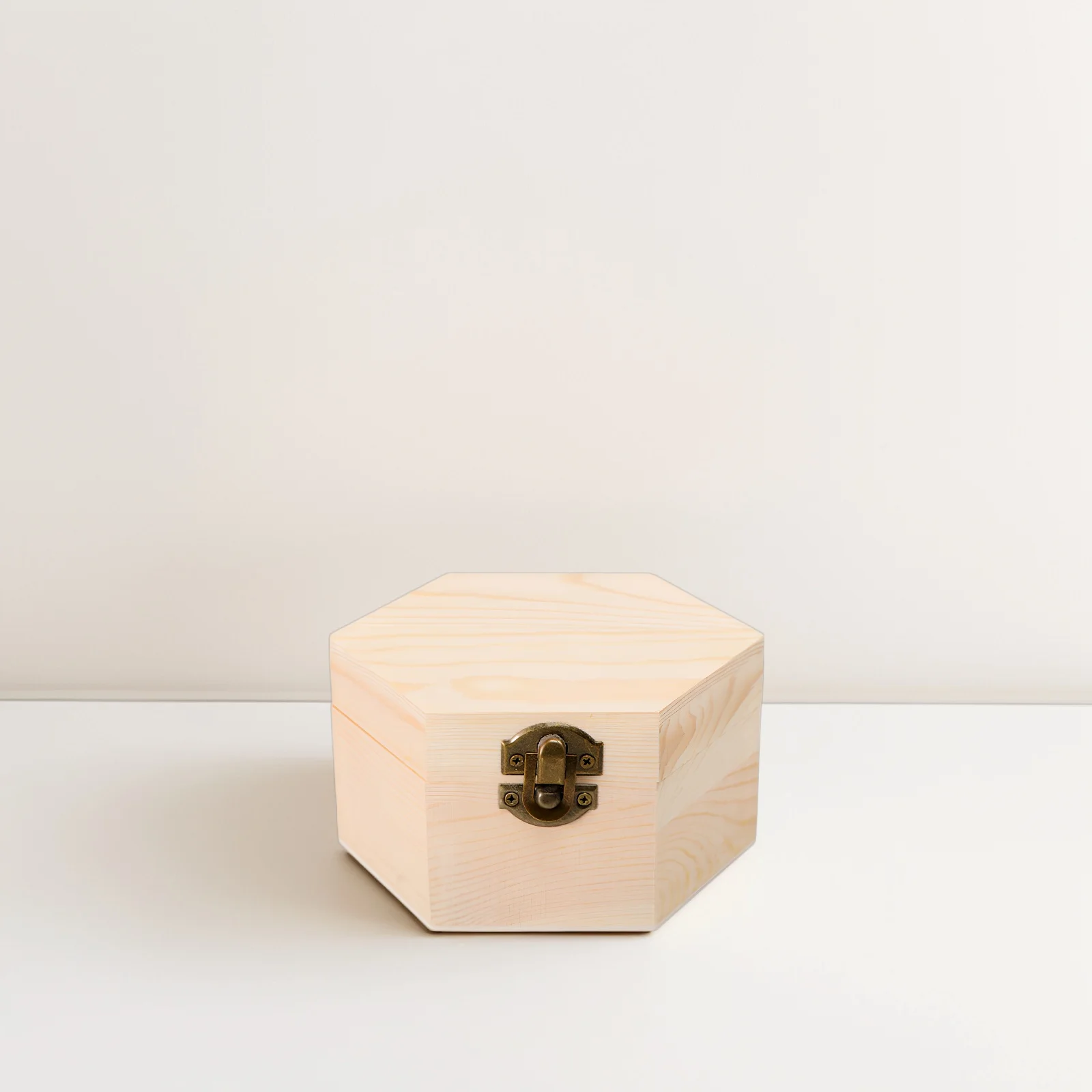 2Pcs Hexagonal Wood Soap Flower Case Unfinished Solid Color Boxes for DIY Printing Valentine Day Gift Packaging
2Pcs Hexagonal Wood Soap Flower Case Unfinished Solid Color Boxes for DIY Printing Valentine Day Gift Packaging