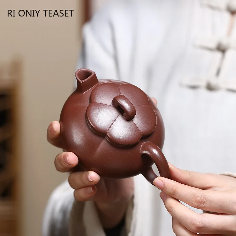160ml Chinese Yixing Purple Clay Teapot Creative Handmade Flower Shape Tea Pot Beauty Tea Infuser Zisha Kettle Teaware Gifts
160ml Chinese Yixing Purple Clay Teapot Creative Handmade Flower Shape Tea Pot Beauty Tea Infuser Zisha Kettle Teaware Gifts