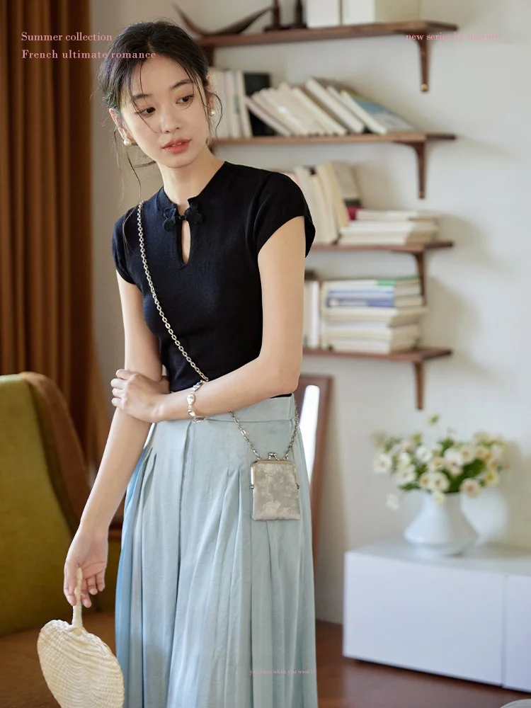 Moriirose Women's Knitted Short Sleeve Hollow out round Neck Buckle Design Summer Vintage Top Slim Fit Commute Style
Moriirose Women's Knitted Short Sleeve Hollow out round Neck Buckle Design Summer Vintage Top Slim Fit Commute Style