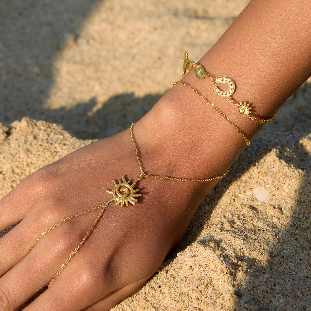 Stainless Steel Moon Sun Boot Horseshoe Evil Eye Charm Bracelet for Women 18K Gold Plated Bracelet New Fashion Jewelry Gift
Stainless Steel Moon Sun Boot Horseshoe Evil Eye Charm Bracelet for Women 18K Gold Plated Bracelet New Fashion Jewelry Gift