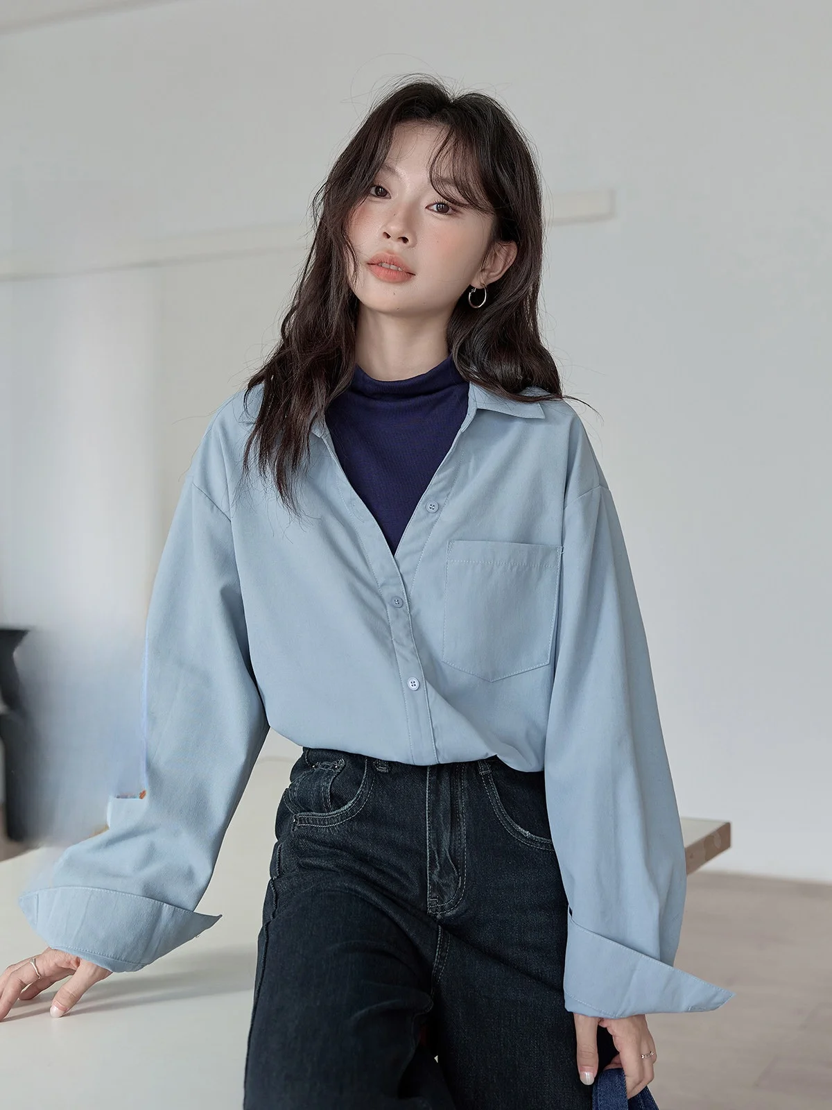 Вязаный лоскутный топ HuiXi для женщин: новая зимняя коллекция, оригинальный дизайн, универсальный, имитация двухслойности, корейский стиль, свободный крой, длинный рукав.
Вязаный лоскутный топ HuiXi для женщин: новая зимняя коллекция, оригинальный дизайн, универсальный, имитация двухслойности, корейский стиль, свободный крой, длинный рукав.