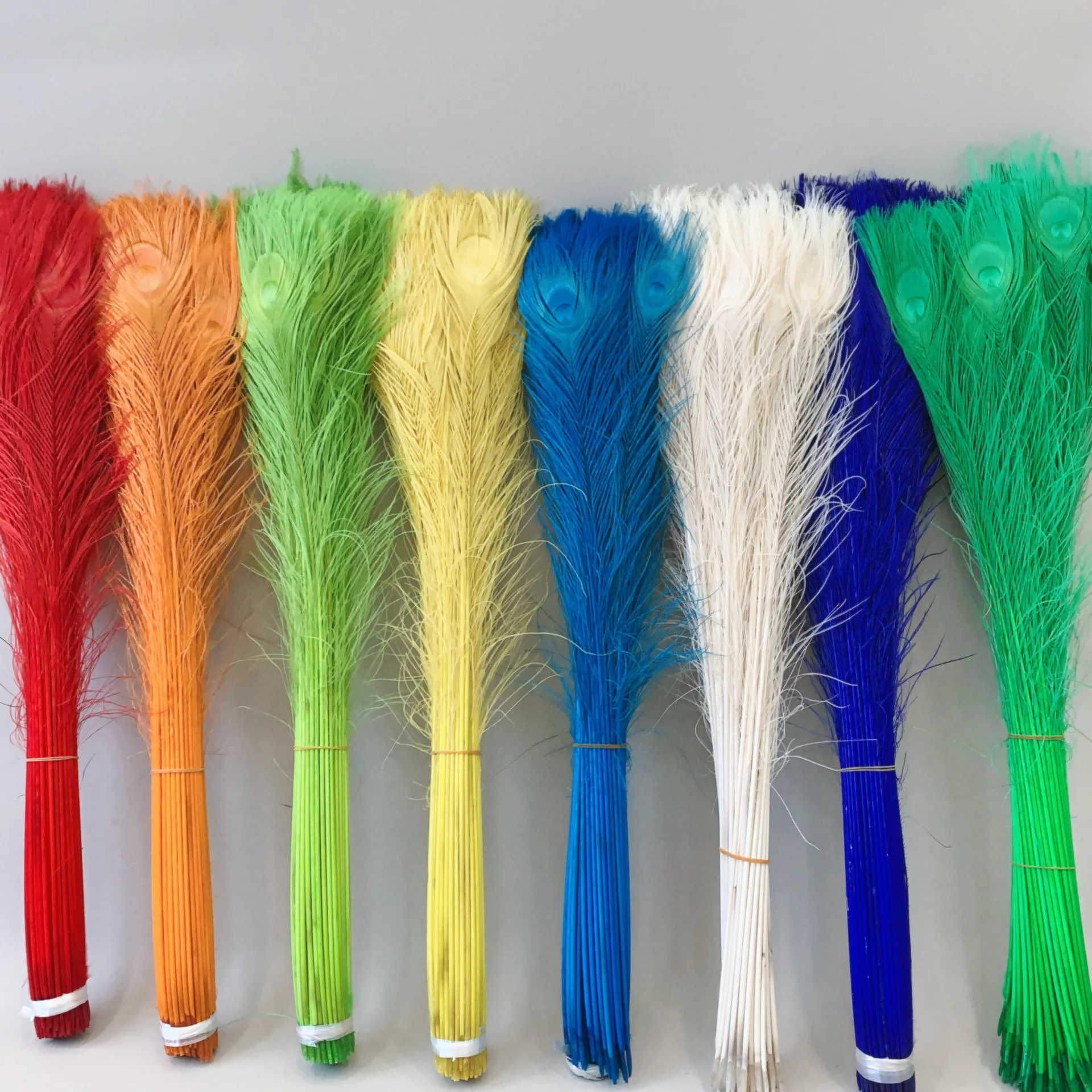 Wholesale Natural Peacock Tail Feathers 80-90CM Dyed Decorative Feathers for Floral Arrangement Home Decor
Wholesale Natural Peacock Tail Feathers 80-90CM Dyed Decorative Feathers for Floral Arrangement Home Decor