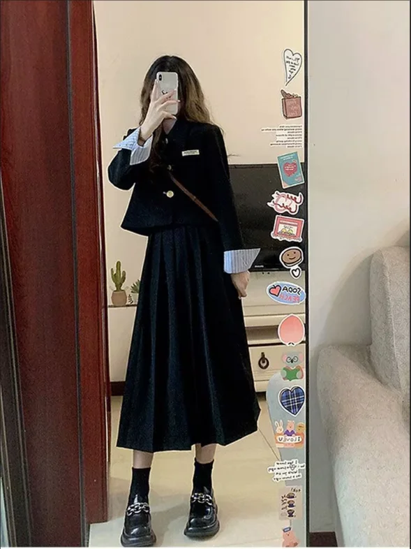 Exquisite and fashionable women's black suit high-end jacket skirt two-piece suit spring/summer new women's clothing
Exquisite and fashionable women's black suit high-end jacket skirt two-piece suit spring/summer new women's clothing
