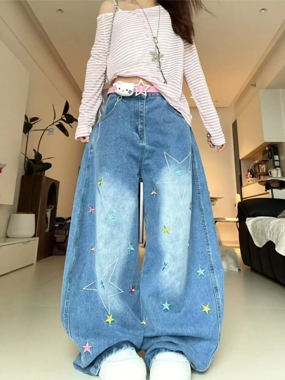Retro American Star Embroidery Loose Knife Denim Pants Wide Leg Vintage Style Casual Straight Fit Jeans for Men And Women
Retro American Star Embroidery Loose Knife Denim Pants Wide Leg Vintage Style Casual Straight Fit Jeans for Men And Women