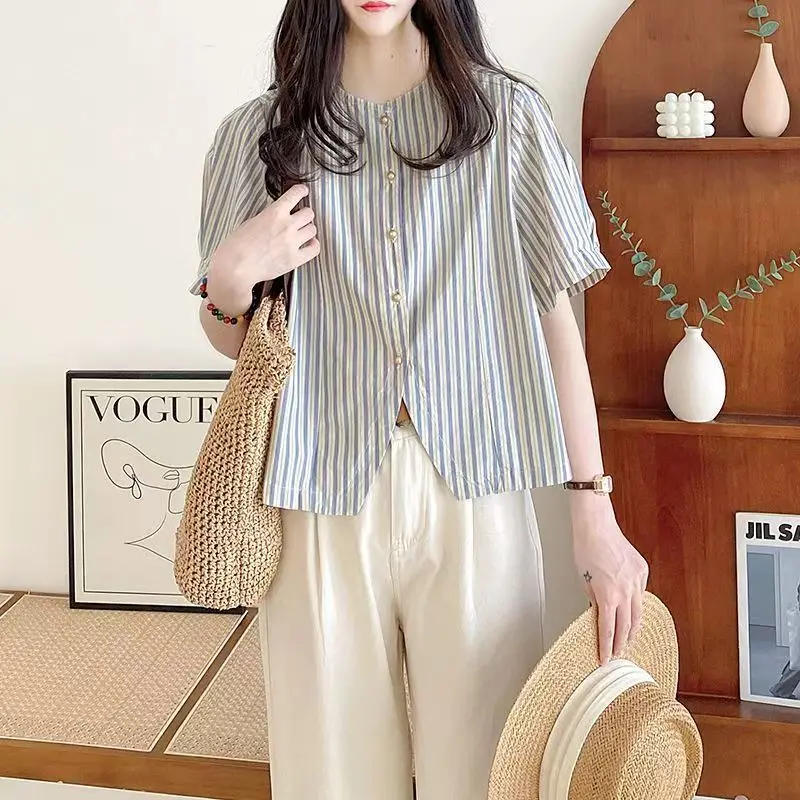 Retro Striped Shirt Design Summer Short Shirt Small Loose Short Sleeve Round Neck Top Doll Shirt
Retro Striped Shirt Design Summer Short Shirt Small Loose Short Sleeve Round Neck Top Doll Shirt