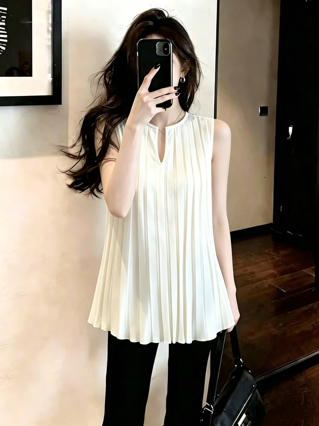 Summer 2026 Casual Loose Sleeveless Vest Women's Pure Color Versatile Fashion Design Trendy round Neck Top Commute Style
Summer 2026 Casual Loose Sleeveless Vest Women's Pure Color Versatile Fashion Design Trendy round Neck Top Commute Style