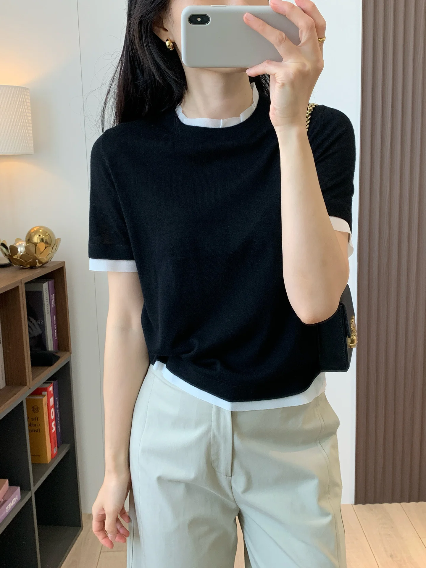 Женский летний топ из тонкой шерсти с коротким рукавом, вязаный, комфортный, дышащий, с воротником-стойкой, для повседневной носки
Женский летний топ из тонкой шерсти с коротким рукавом, вязаный, комфортный, дышащий, с воротником-стойкой, для повседневной носки