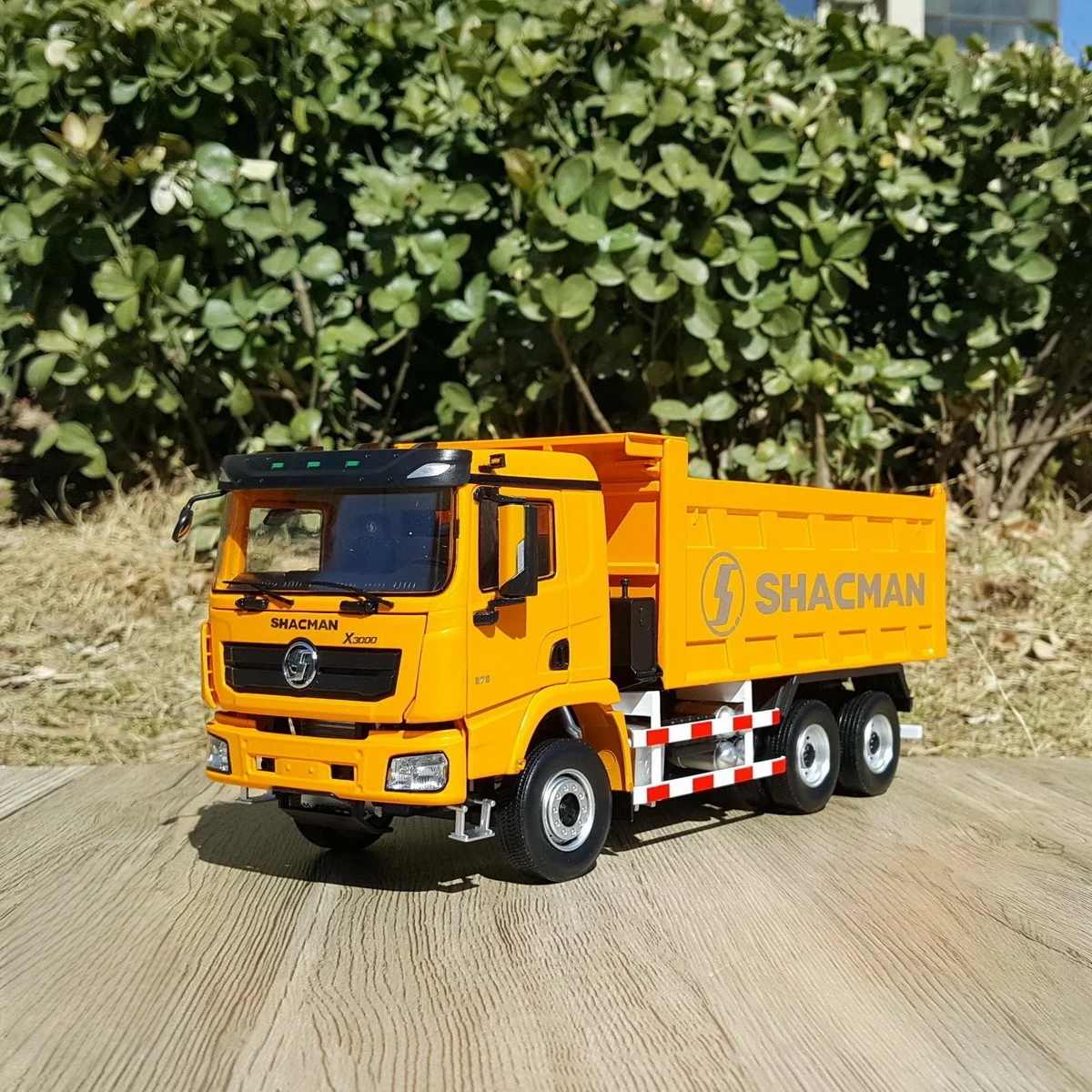 Коллекционная литая под давлением масштабная модель игрушки 1:24 SXQC Delong X3000, сверхмощный самосвал, игрушечная модель из сплава для украшения дисплея
Коллекционная литая под давлением масштабная модель игрушки 1:24 SXQC Delong X3000, сверхмощный самосвал, игрушечная модель из сплава для украшения дисплея