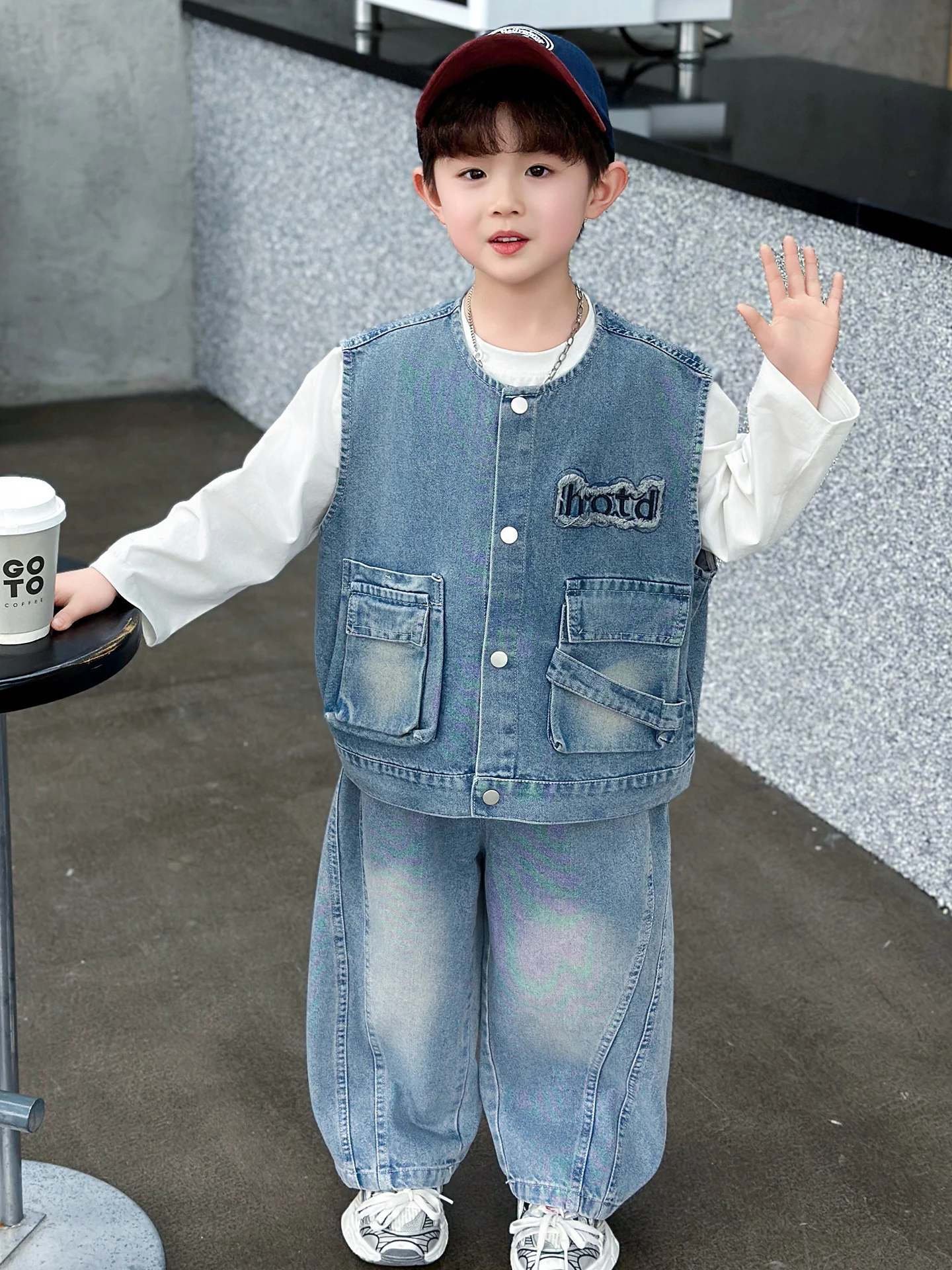 Boys Spring Faionable Denim Vest Tee-Piece Set New 2026 Kids Clothing Casual Sportswear Long Sve Long Pants China Made
Boys Spring Faionable Denim Vest Tee-Piece Set New 2026 Kids Clothing Casual Sportswear Long Sve Long Pants China Made