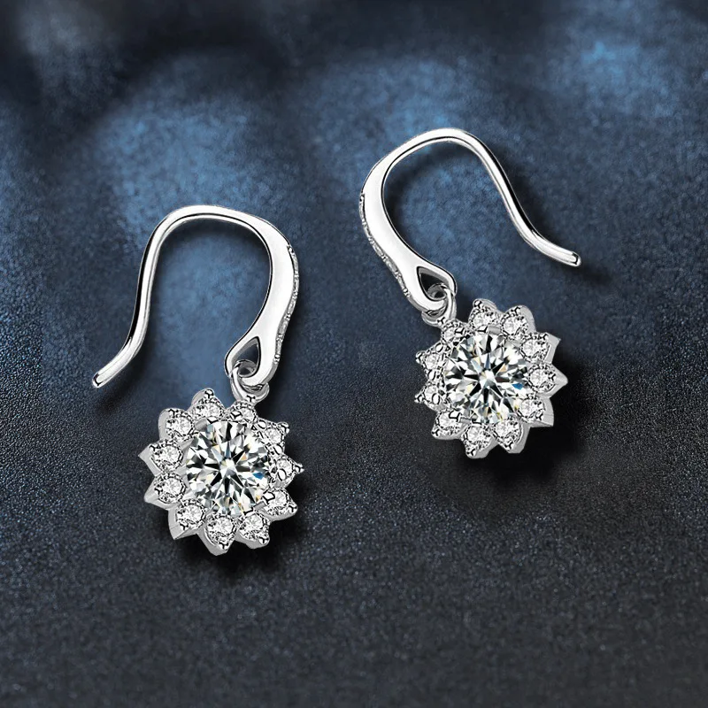 S925 Silver 2CT Sunflower Moissanite Ear Hooks for Women, Yellow Gold Plated Dangling Earrings
S925 Silver 2CT Sunflower Moissanite Ear Hooks for Women, Yellow Gold Plated Dangling Earrings