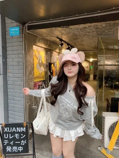 Sweet over Sized Print Long Sleeve Shoulder Bared Sweatshirt Korean Style Autumn Wear for plus Size Women Hollow out Lace...
Sweet over Sized Print Long Sleeve Shoulder Bared Sweatshirt Korean Style Autumn Wear for plus Size Women Hollow out Lace...