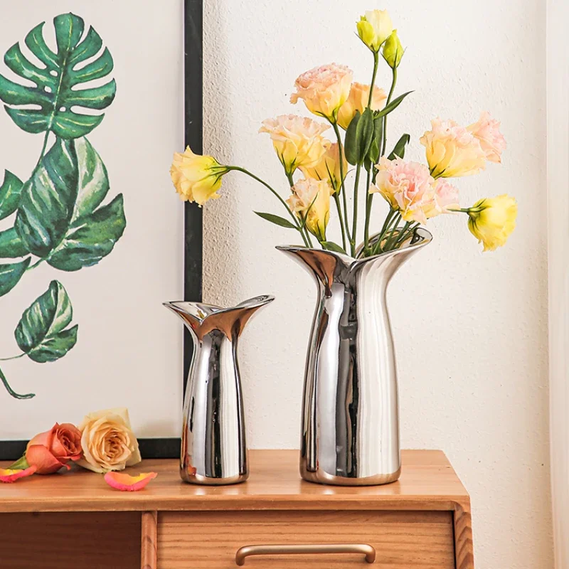 Luxury High-grade Silver Soft Decorations Living Room High-grade Sense Model Room Vase Living Room Table Ornaments
Luxury High-grade Silver Soft Decorations Living Room High-grade Sense Model Room Vase Living Room Table Ornaments