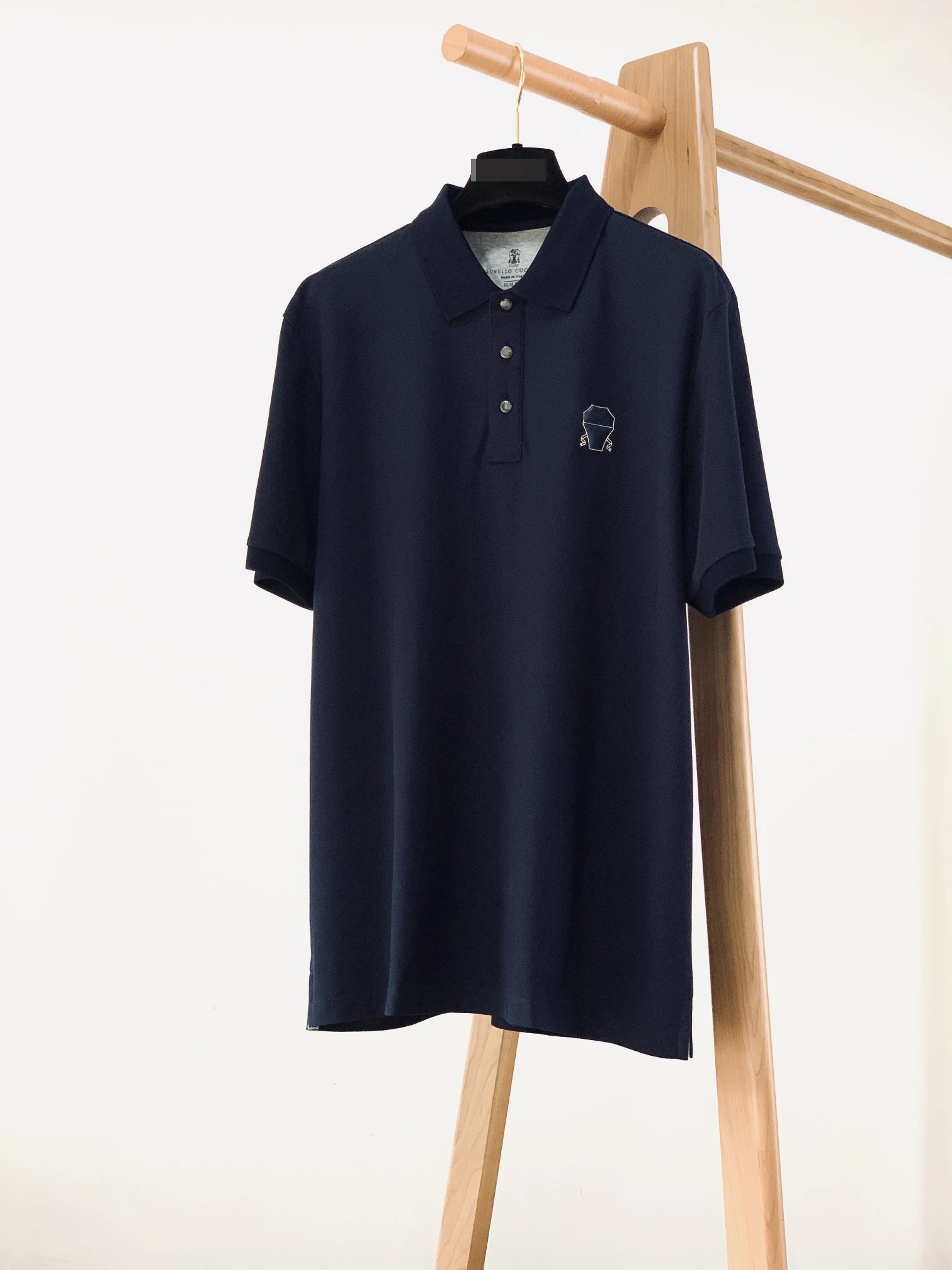 2024 DIKU Shirt silk men 2024 summer new short sleeve breathable thin embroidery quality big size M-3XL
2024 DIKU Shirt silk men 2024 summer new short sleeve breathable thin embroidery quality big size M-3XL