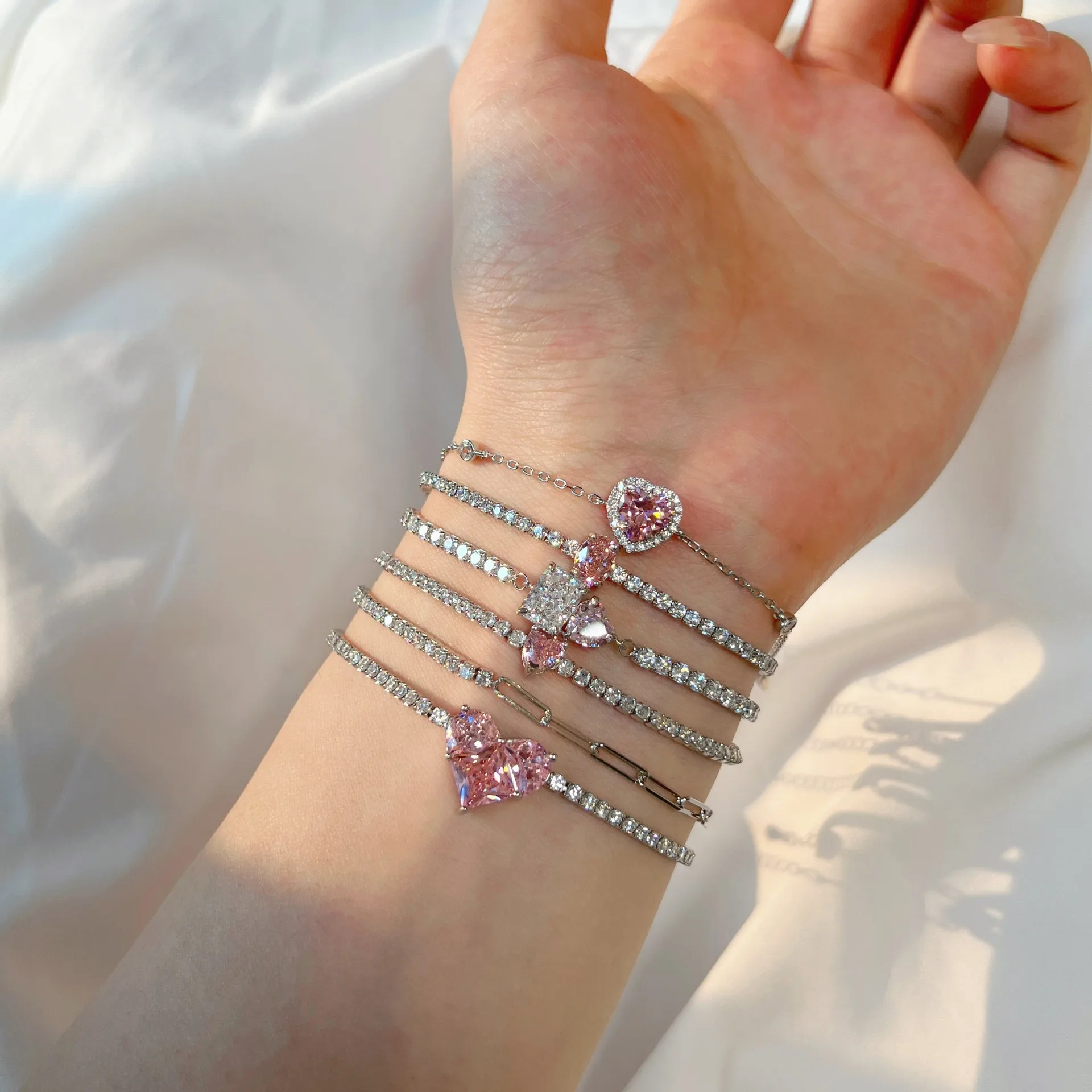 Hot Sale 100% Sterling Silver Bracelet Original Designer Beads Charms Jewelry Making Dazzling CZ Chain Love Bracelet For Women
Hot Sale 100% Sterling Silver Bracelet Original Designer Beads Charms Jewelry Making Dazzling CZ Chain Love Bracelet For Women