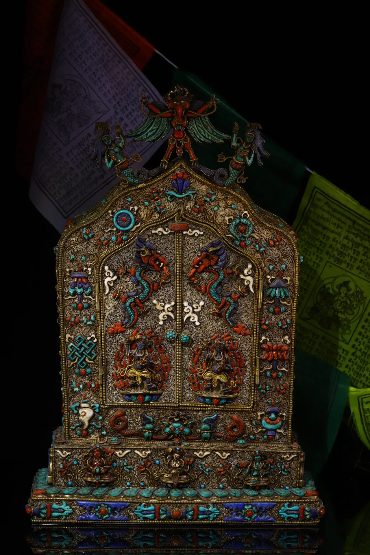 19"Tibetan Temple Collection Old Tibetan Silver Mosaic Gem Turquoise GARUDA Six-armed Tara Buddha Gawu Box Buddhist Niche
19"Tibetan Temple Collection Old Tibetan Silver Mosaic Gem Turquoise GARUDA Six-armed Tara Buddha Gawu Box Buddhist Niche