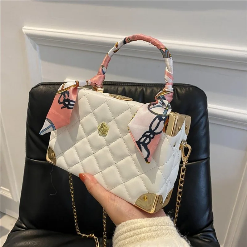 Шикарная женская сумка, кожаная сумка через плечо, дизайн-мессенджер, роскошный бренд, известный дизайнер, популярная классическая элегантная сумка
Шикарная женская сумка, кожаная сумка через плечо, дизайн-мессенджер, роскошный бренд, известный дизайнер, популярная классическая элегантная сумка