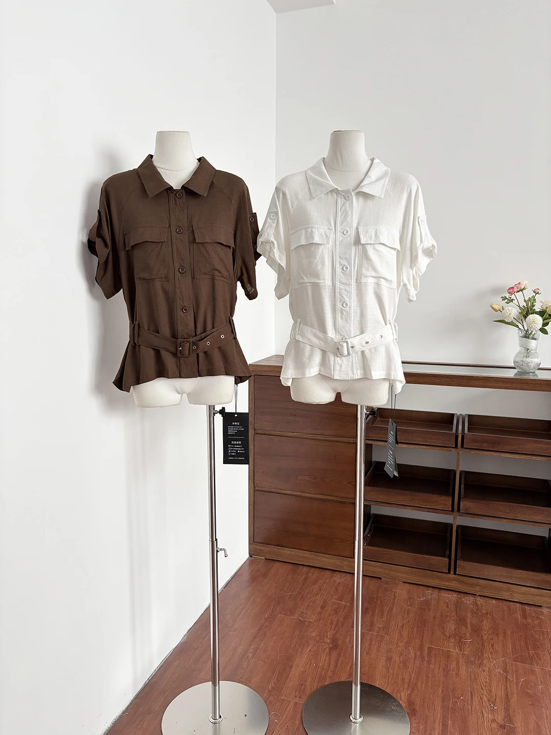 Office Commute Short Sleeve Shirt Women Summer Korean Loose Collar in Waist with Belt Minimalist Retro White Shirt
Office Commute Short Sleeve Shirt Women Summer Korean Loose Collar in Waist with Belt Minimalist Retro White Shirt