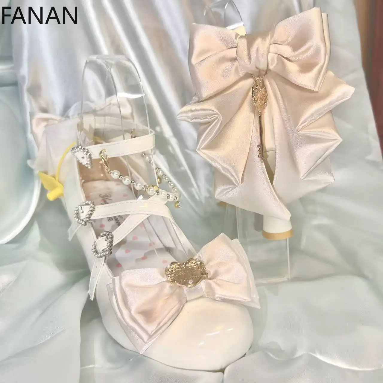 Women's Shoes Japanese Pink Lolita Shoe High Heel Bowknot Original 2025 Sweet Cute Leather Platform Pumps Elegance
Women's Shoes Japanese Pink Lolita Shoe High Heel Bowknot Original 2025 Sweet Cute Leather Platform Pumps Elegance
