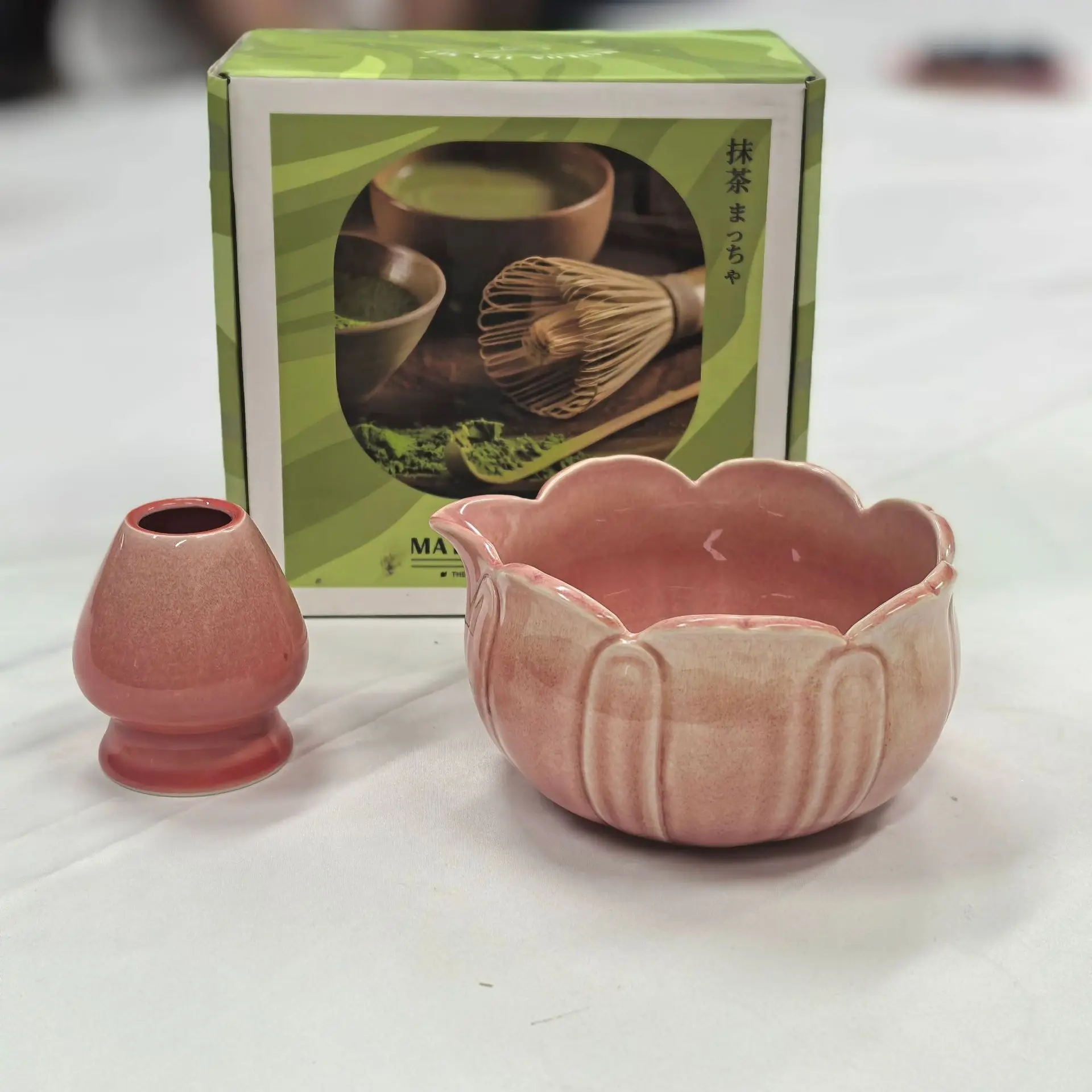 Specialty Lotus Green Tea Bowl Matcha Tea Set with Tea Whisk, Song Dynasty Style Matcha Tea Utensil Set
Specialty Lotus Green Tea Bowl Matcha Tea Set with Tea Whisk, Song Dynasty Style Matcha Tea Utensil Set