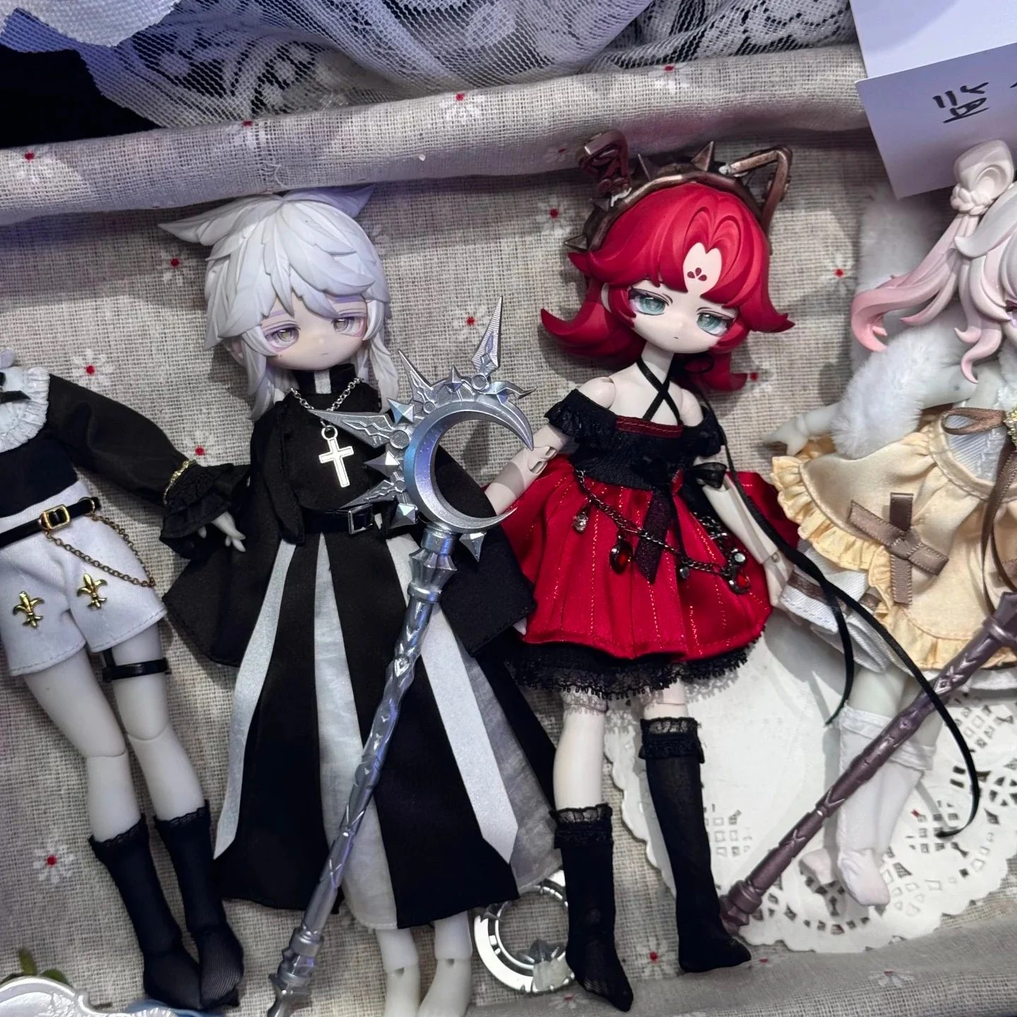 Новая 1/8 электронная глухая коробка для домашних животных Bjd, оригинальная подвижная кукла с лунным светом, сказкой, можно заменить в игрушечную фигурку, орнамент
Новая 1/8 электронная глухая коробка для домашних животных Bjd, оригинальная подвижная кукла с лунным светом, сказкой, можно заменить в игрушечную фигурку, орнамент