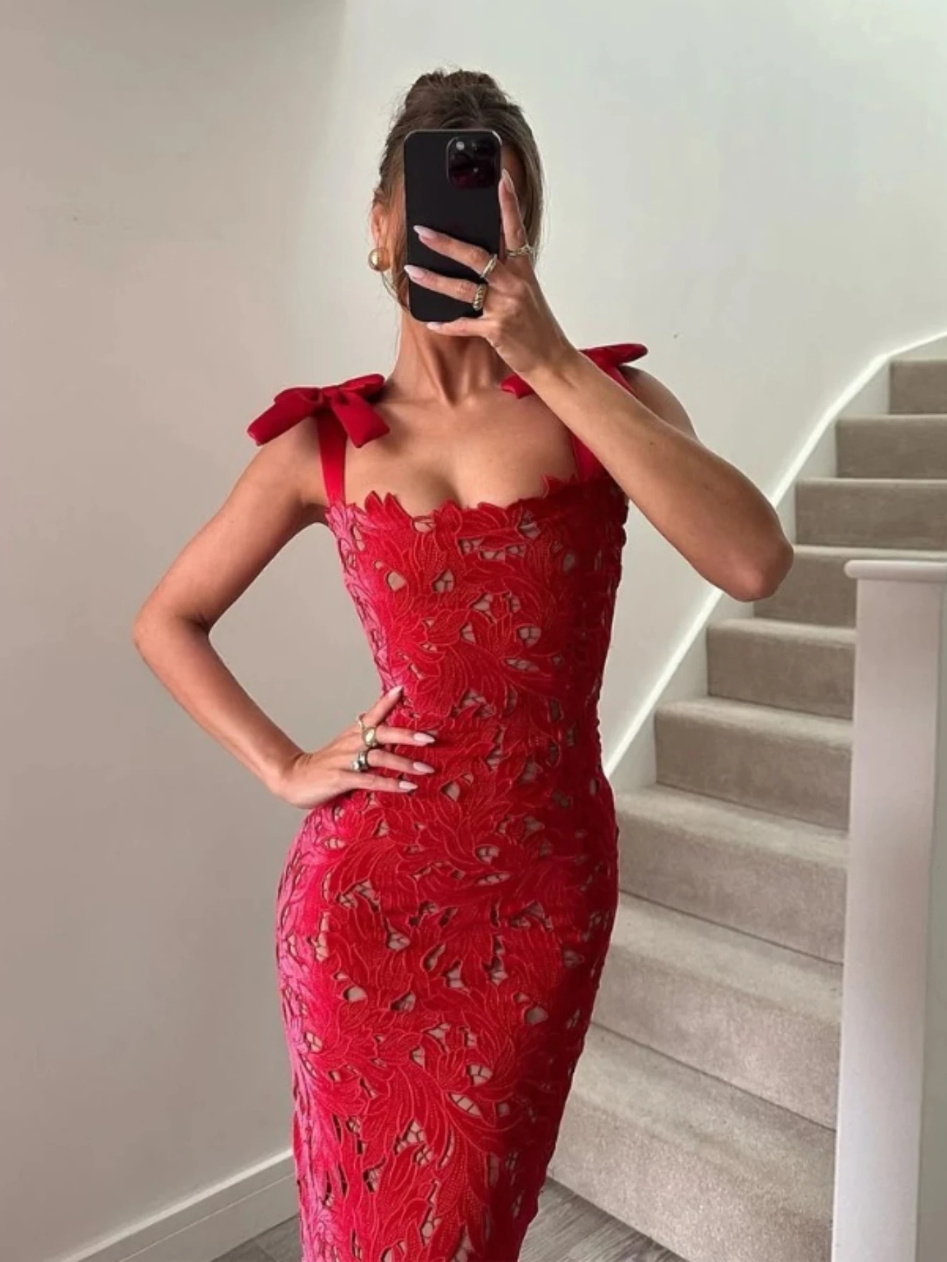 2025 European and American spring and summer new lace bow hip skirt INS casual vacation party dress for women
2025 European and American spring and summer new lace bow hip skirt INS casual vacation party dress for women