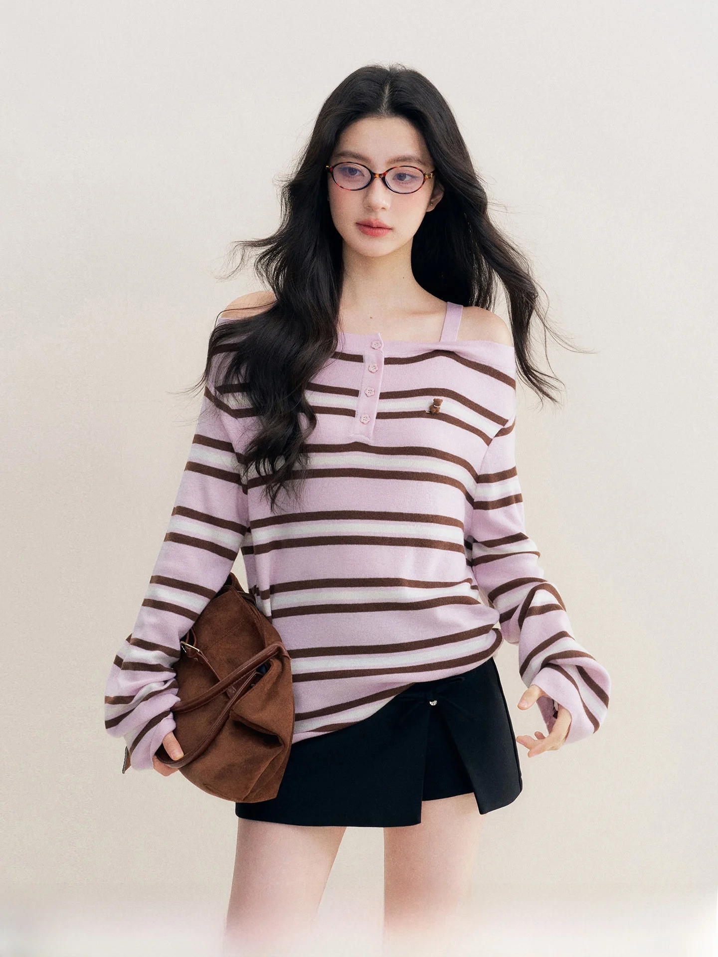 Kroche Wool Blend Velvet Bear Logo Color Block Long Sleeve Striped Knitted Shirt Loose One Shoulder Clean Fit Ladies Fashion
Kroche Wool Blend Velvet Bear Logo Color Block Long Sleeve Striped Knitted Shirt Loose One Shoulder Clean Fit Ladies Fashion