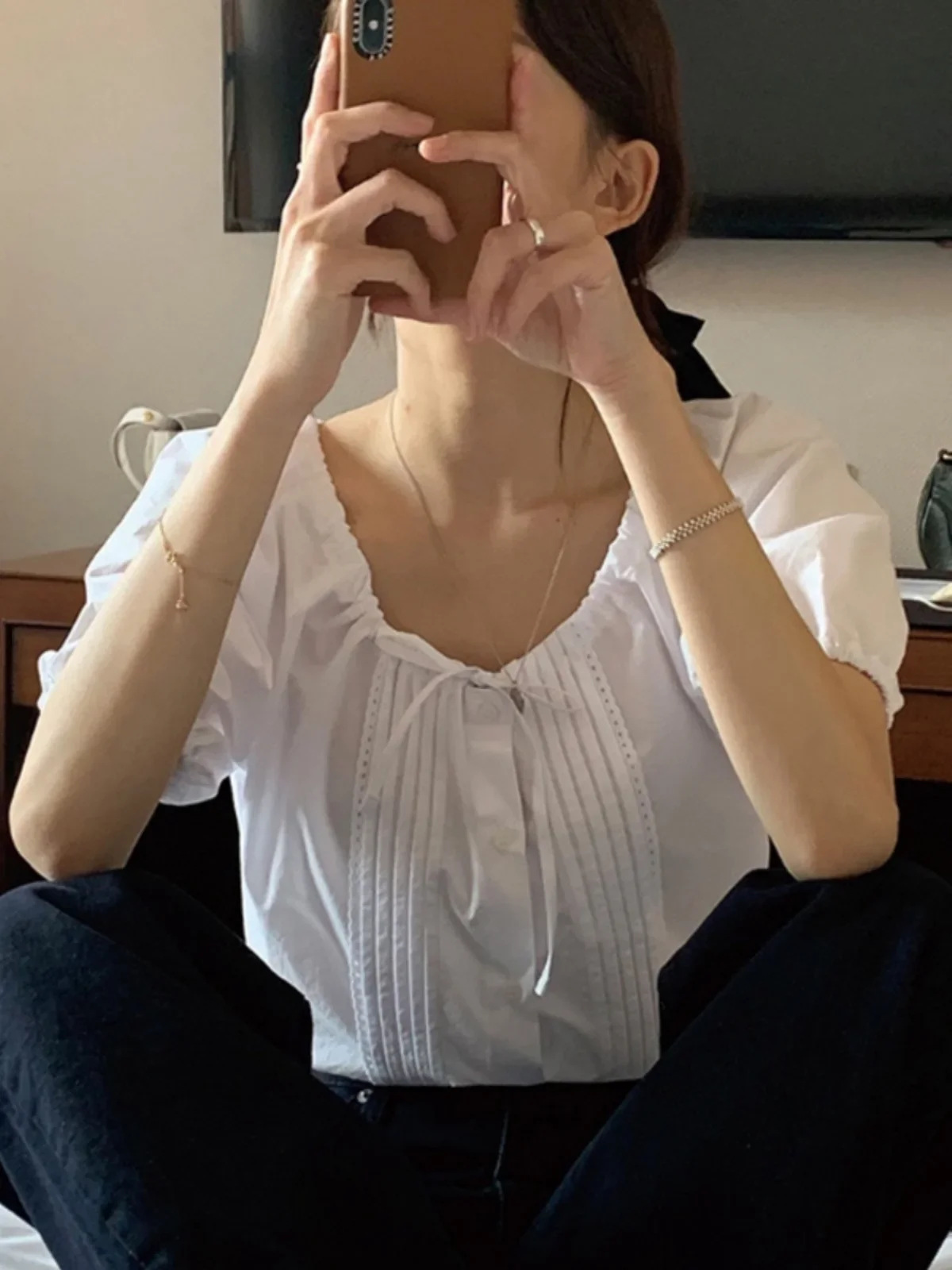 Sweet Short Sleeve Bubble Sleeve round Neck Top Women's Summer 2023 White Short Shirt Korean Sle Loose Fit with Belt JJ76
Sweet Short Sleeve Bubble Sleeve round Neck Top Women's Summer 2023 White Short Shirt Korean Sle Loose Fit with Belt JJ76