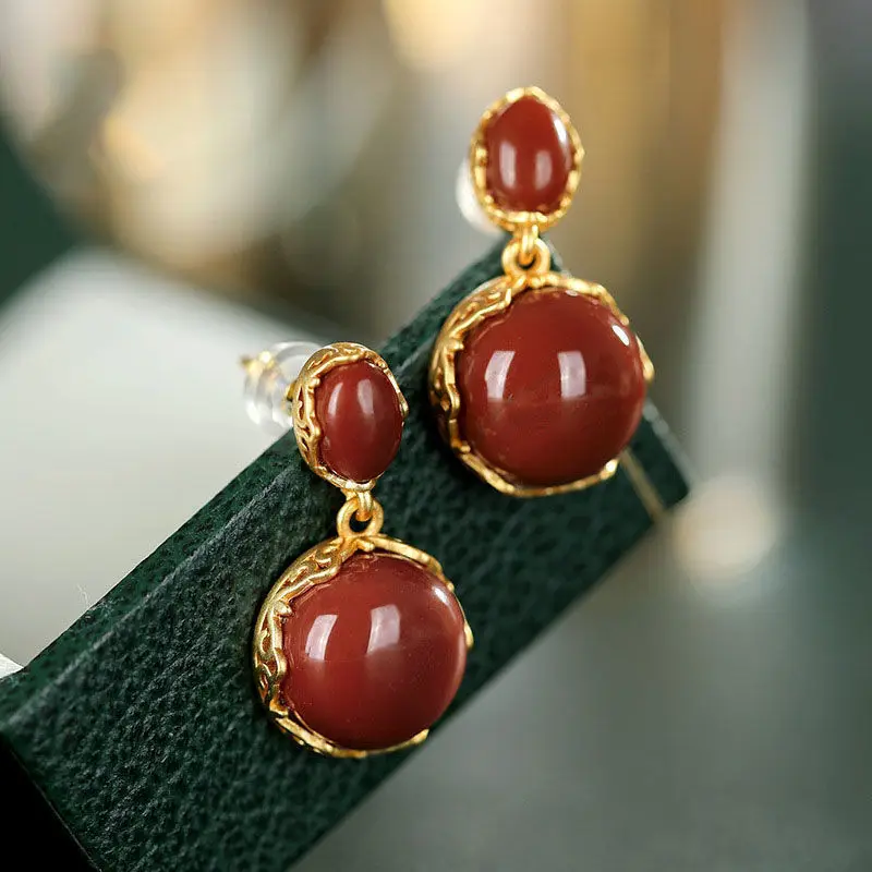 S925 sterling silver inlaid natural Nanhong agate simple geometric classic personality temperament women's earrings
S925 sterling silver inlaid natural Nanhong agate simple geometric classic personality temperament women's earrings