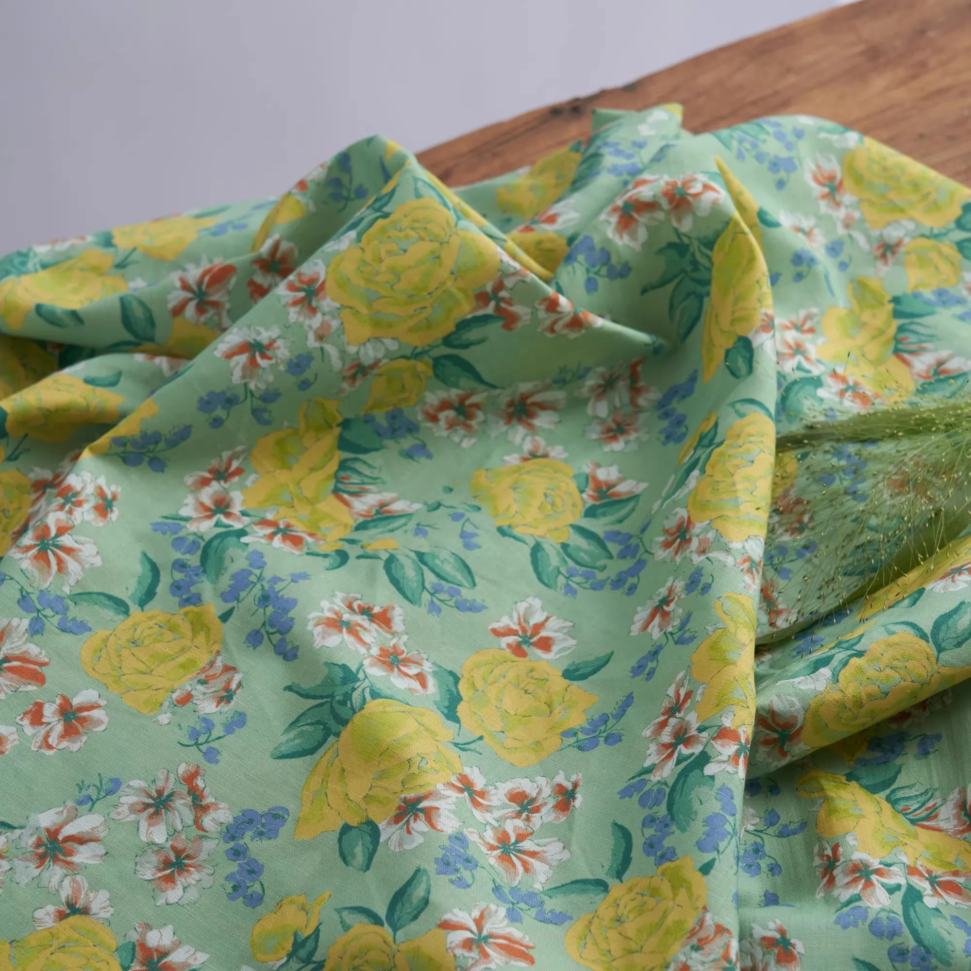 High quality ramie sewing Flower print fabric Dress robe and clothing cheongsam tissu
High quality ramie sewing Flower print fabric Dress robe and clothing cheongsam tissu