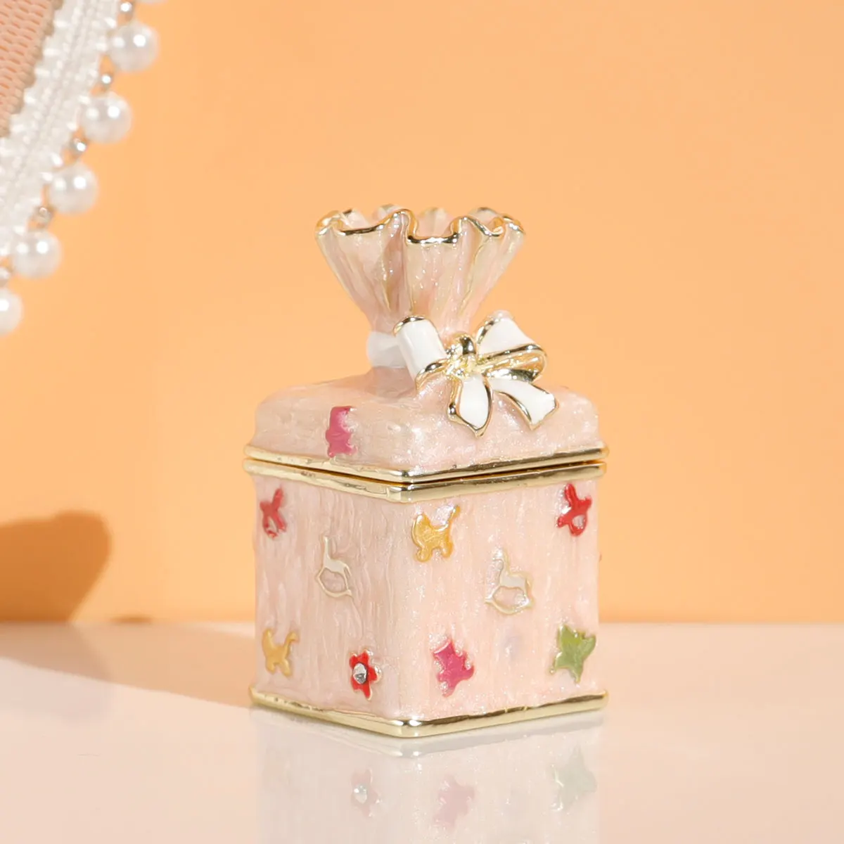 Розовая мини-шкатулка для украшений, коробка для хранения колец, сережек и ожерелий
Розовая мини-шкатулка для украшений, коробка для хранения колец, сережек и ожерелий